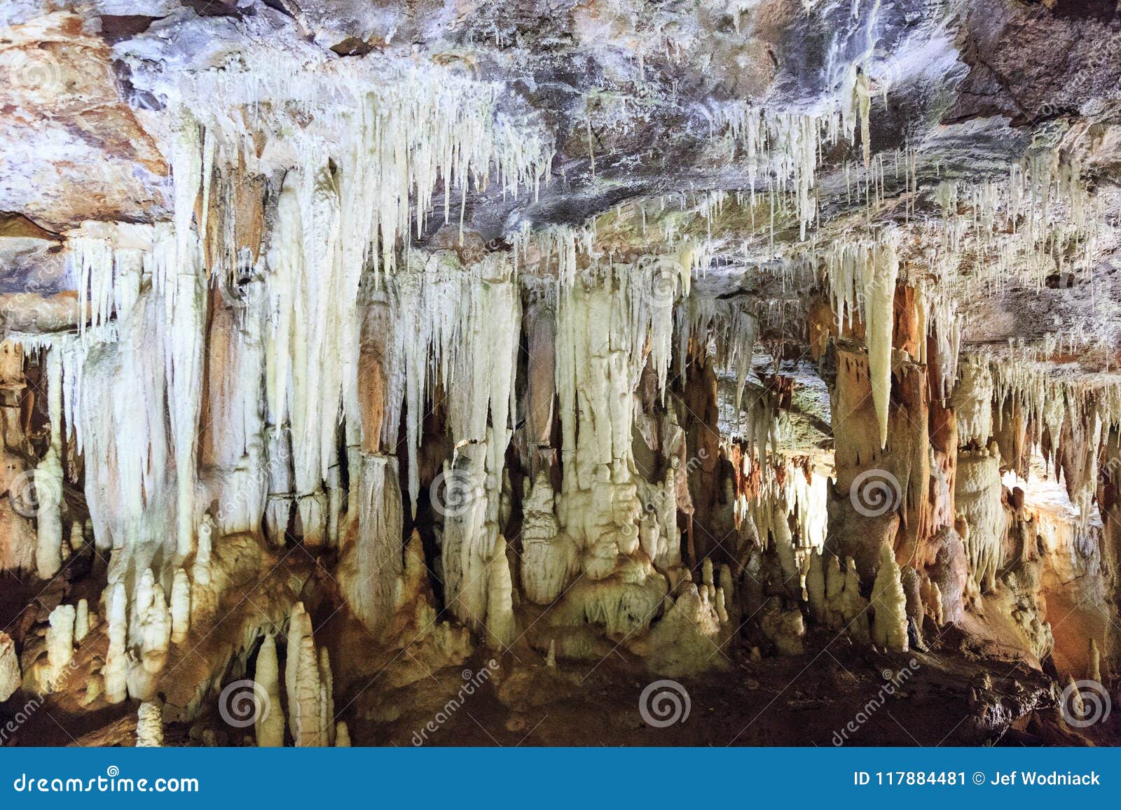 gruta aguila, avila, spain