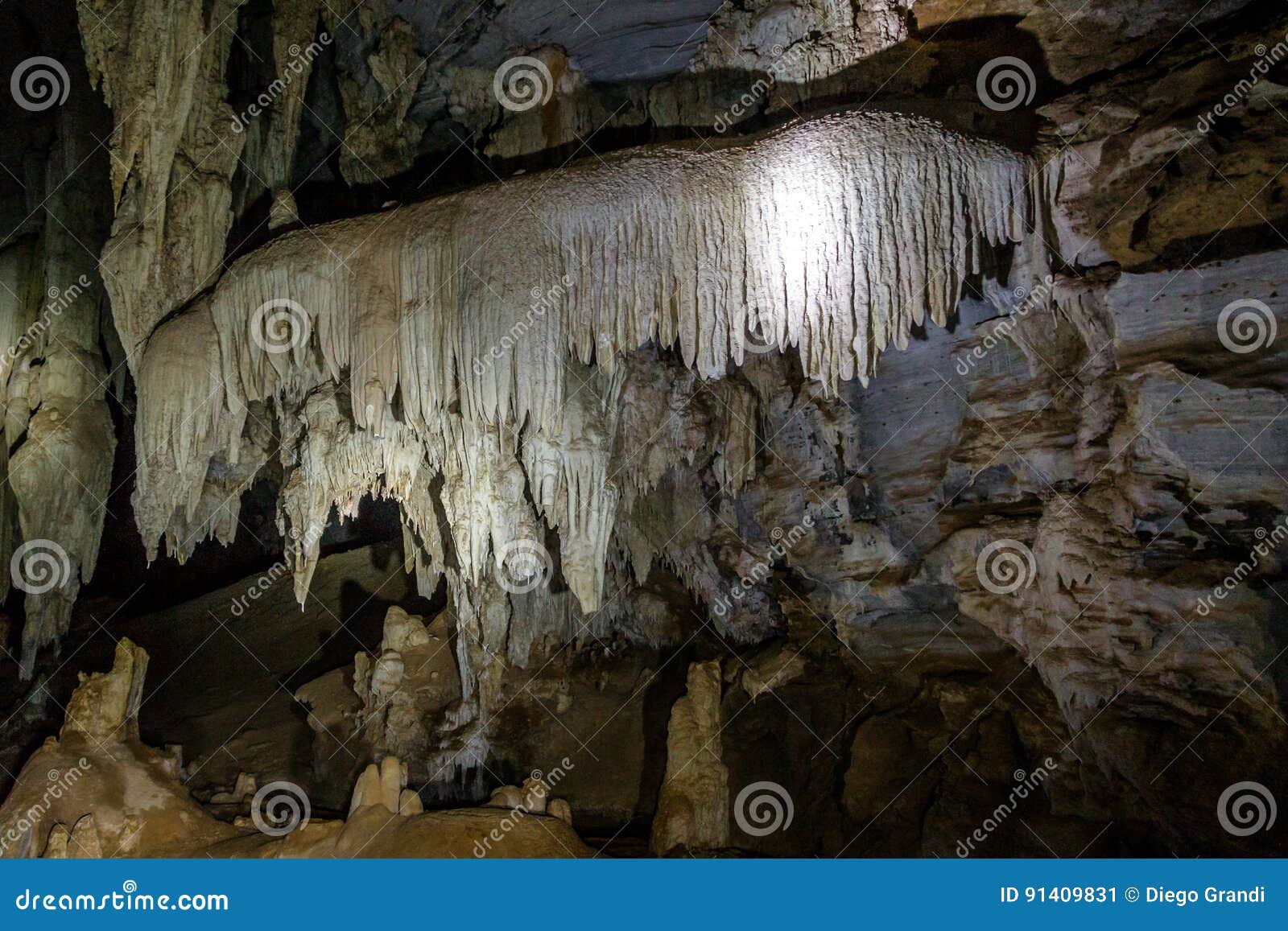 gruta da lapa doce cave in chapada diamantina - bahia, brazil