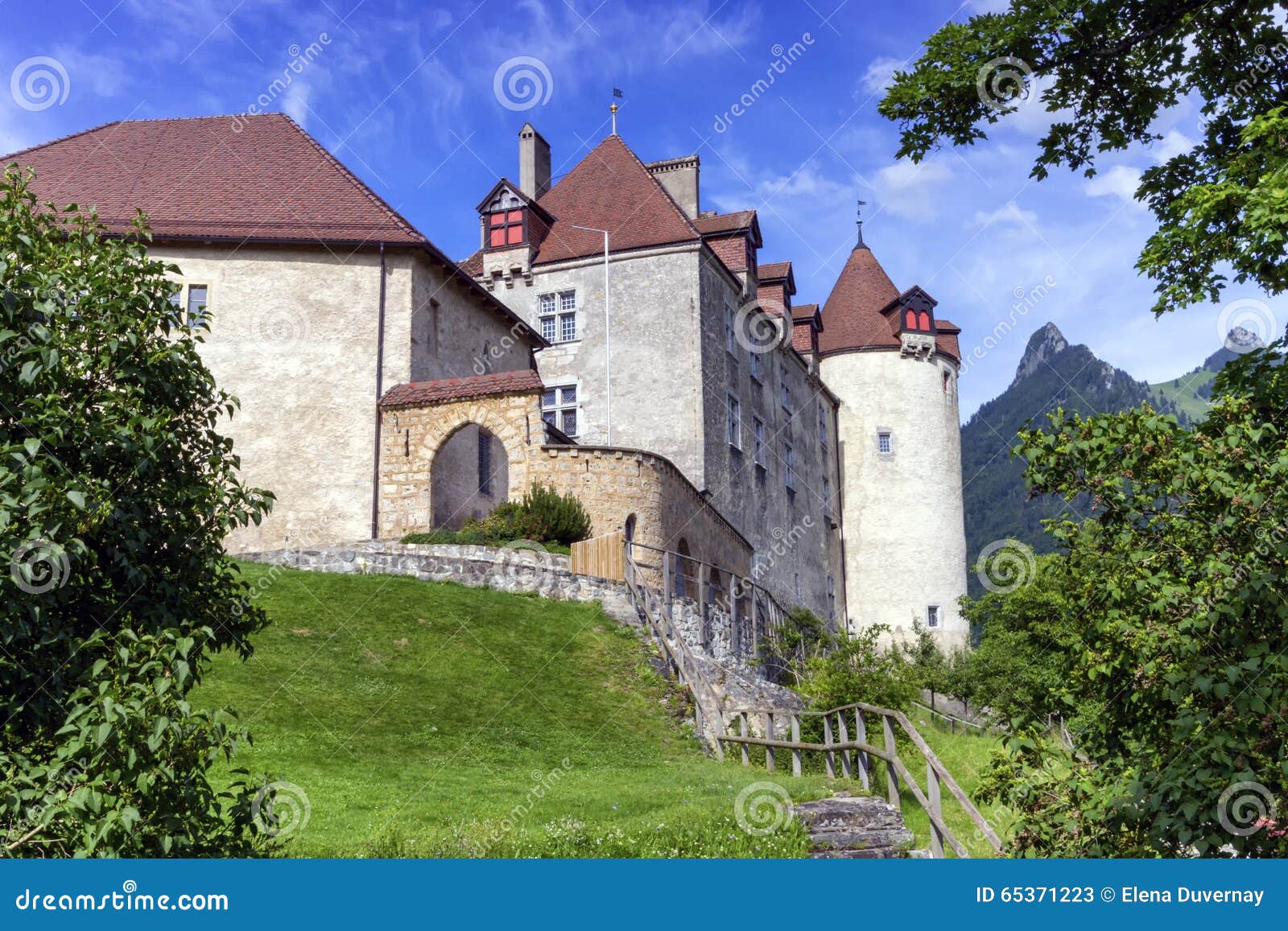 瑞士景点攻略：西庸古堡 (Chillon Castle) - 知乎