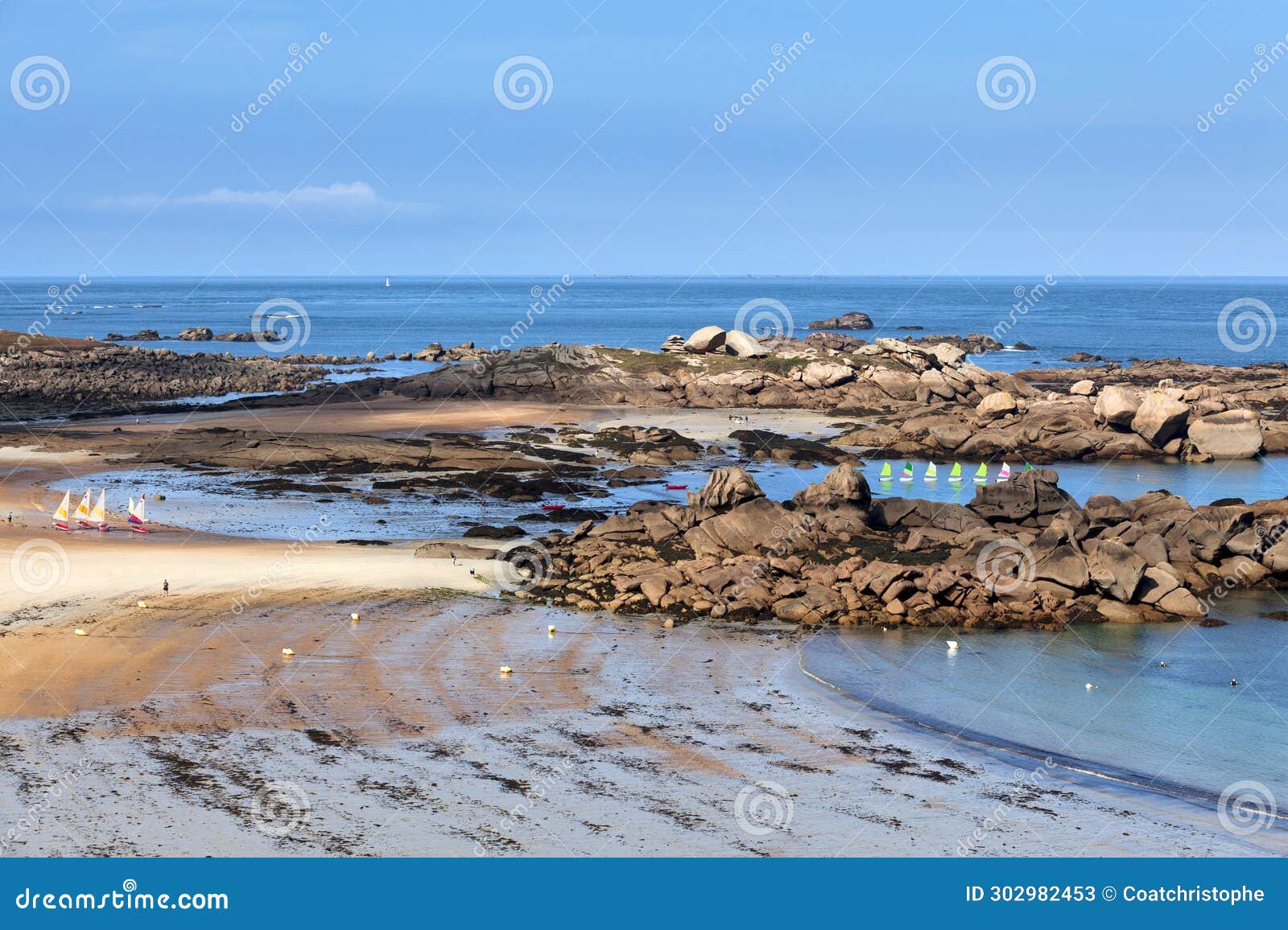 the greve blanche beach in tregastel