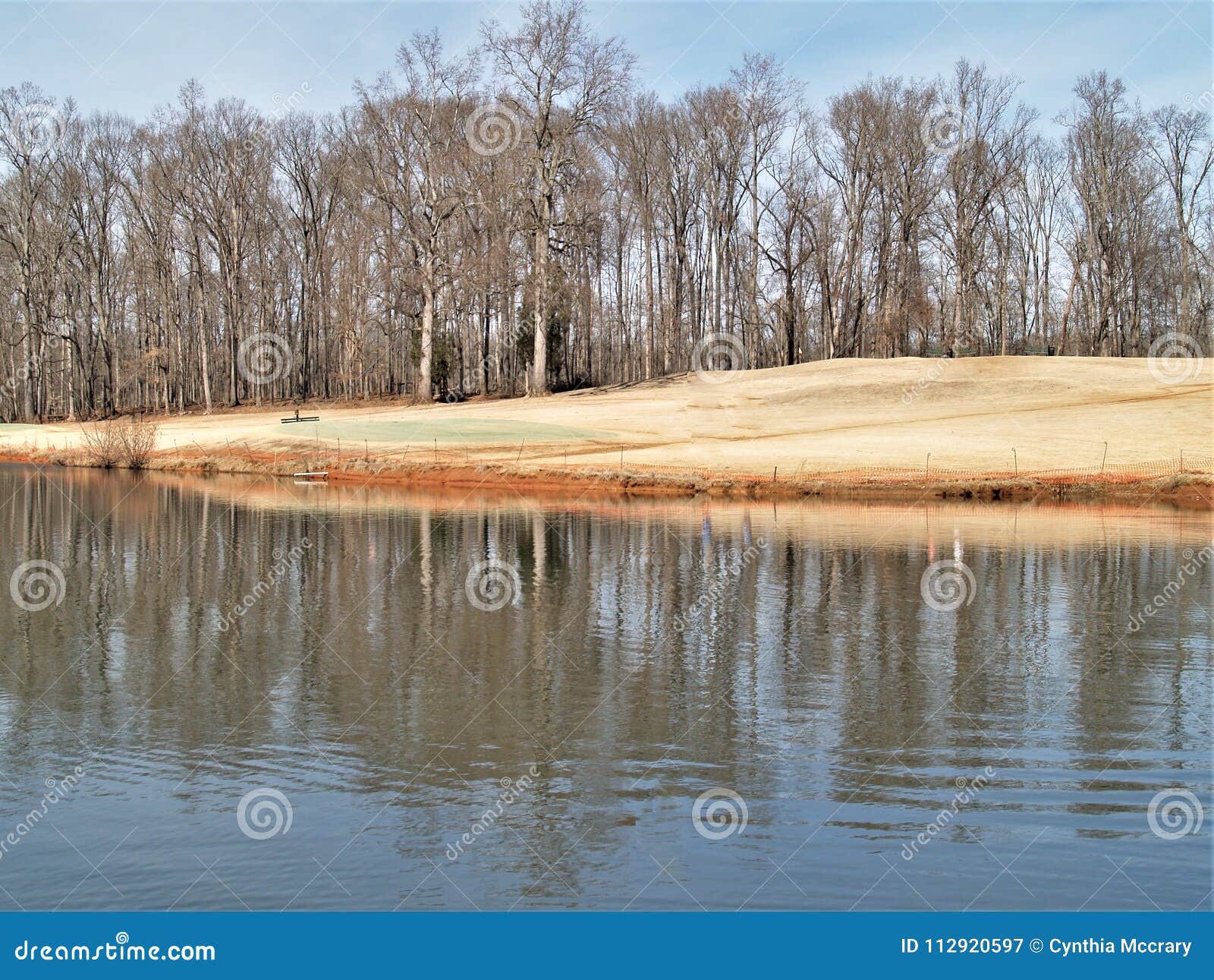 Gräsand sjön på Tanglewood parkerar. Gräsand sjön är en av två lilla sjöar på Tanglewood parkerar i Clemmons, North Carolina