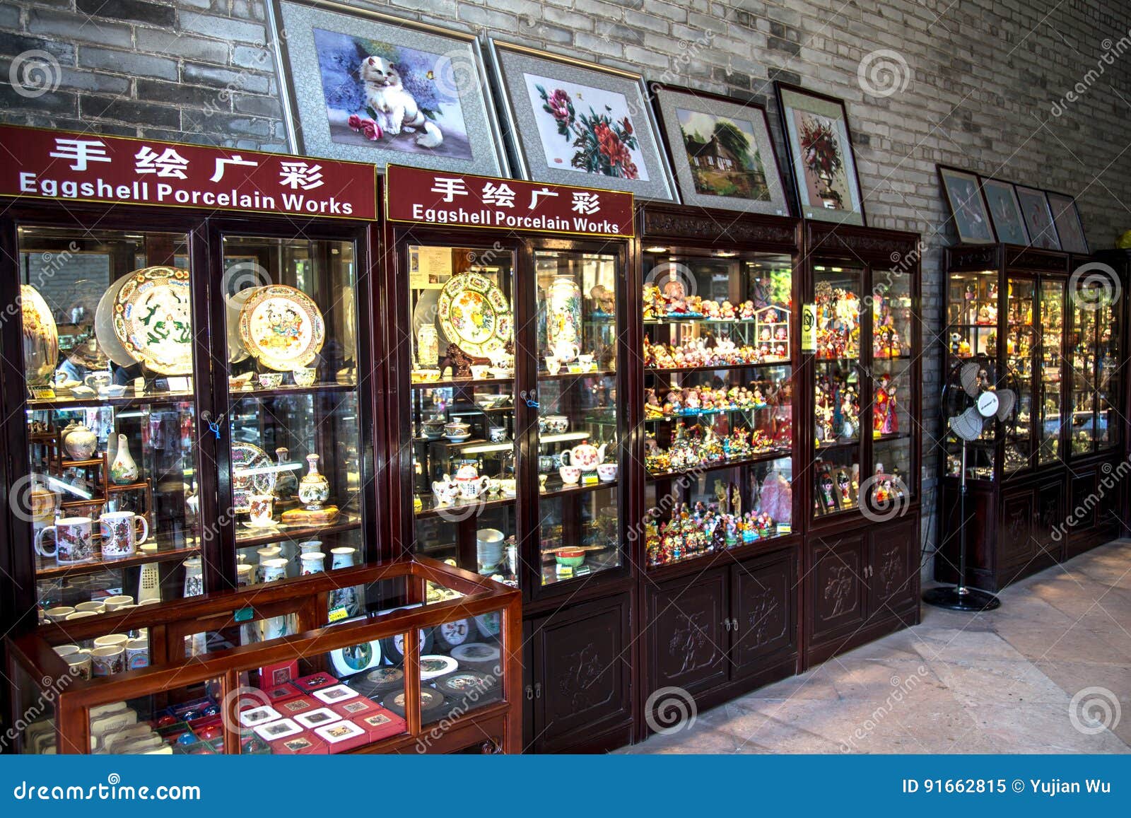 Guangdong, a Famous Tourist Attraction in China, Sells Shops of Folk