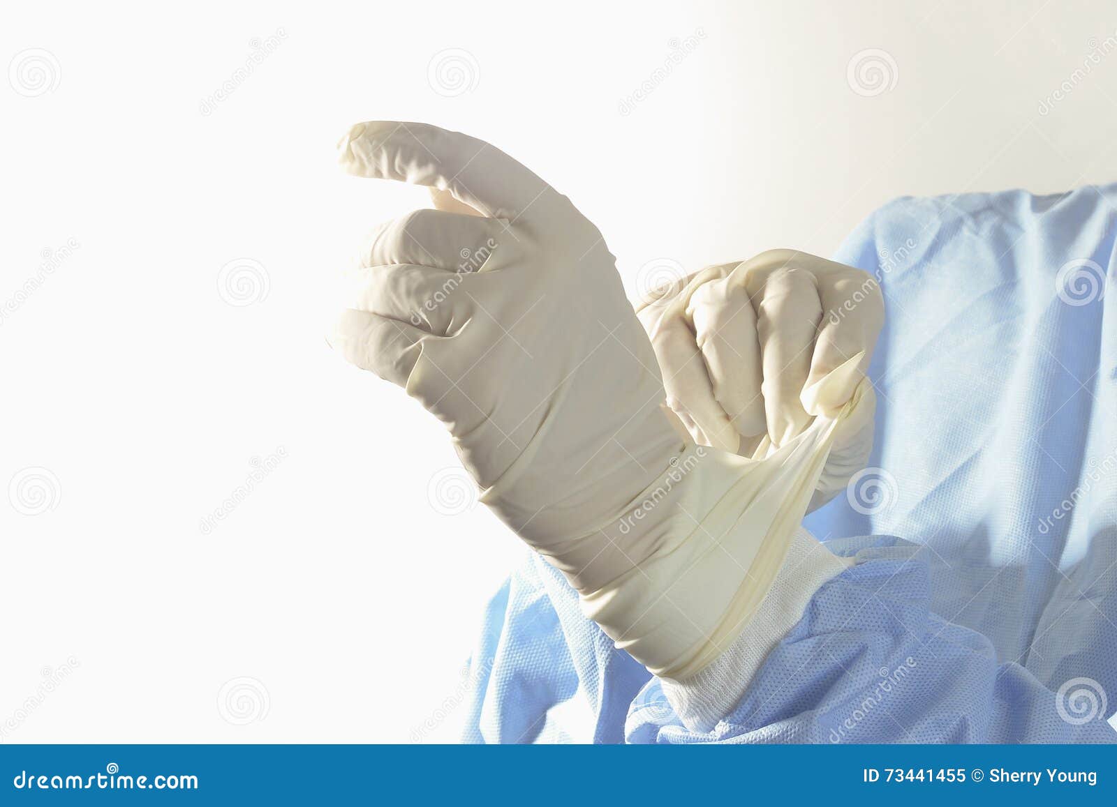 Guanti sterili immagine stock. Immagine di powdered, ospedale - 73441455