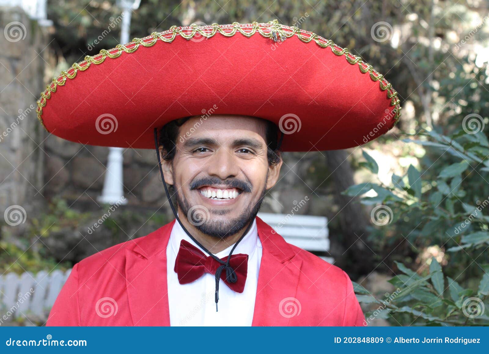Guapo Mariachi Con Traje Rojo de archivo - de carnaval, persona: 202848809