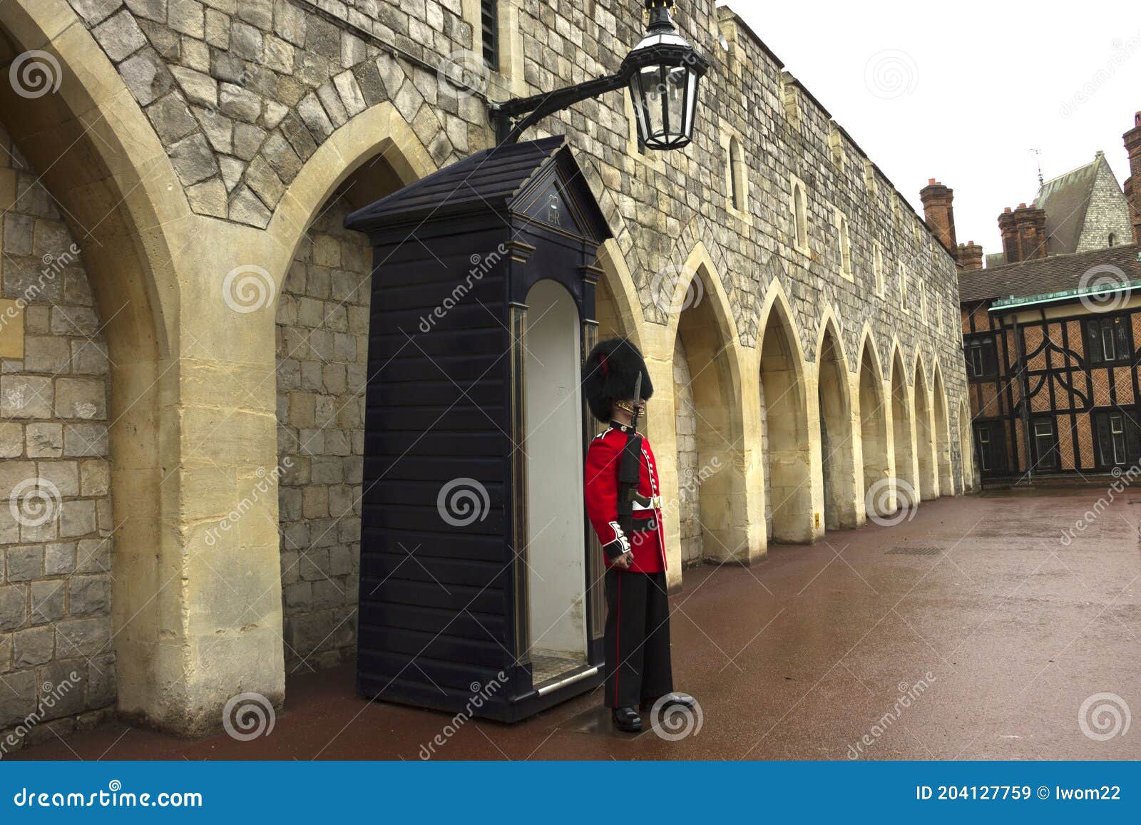 Guardia De Reinas Afuera De La Sala De Guardia En El Castillo De Windsor Uk  Imagen de archivo editorial - Imagen de ejército, palacio: 204127759