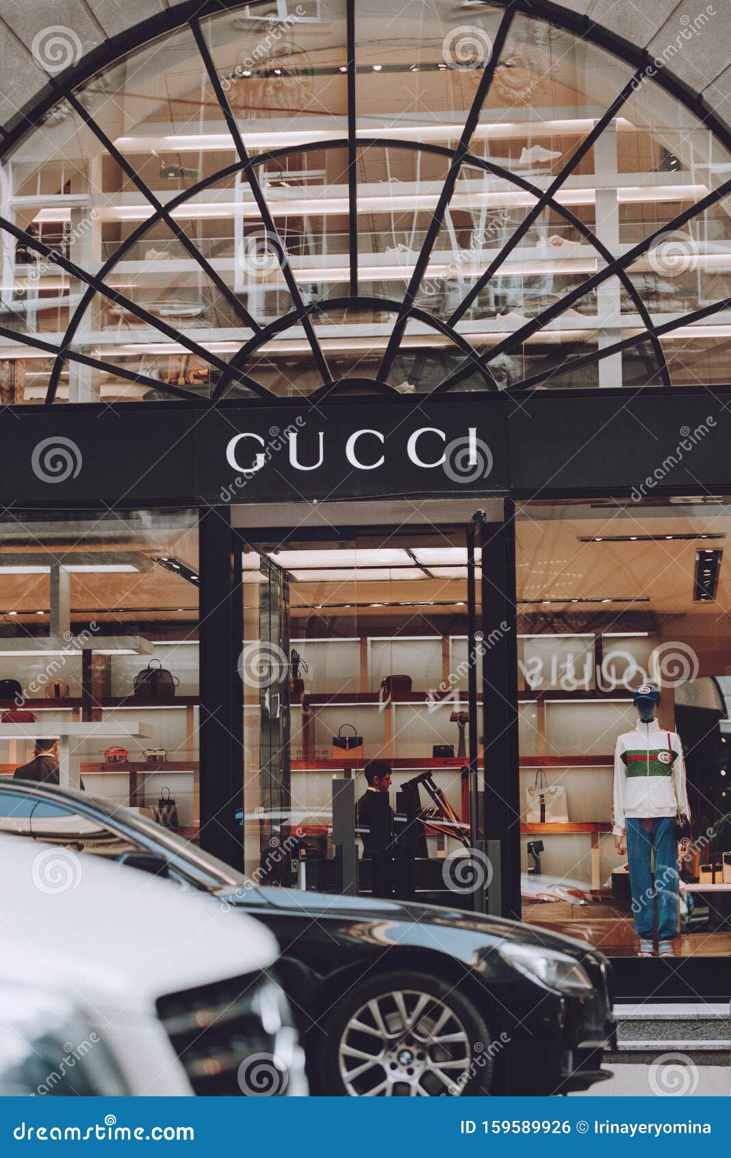 ontrouw Chemie Kracht Gucci Boutique. Signboard Logo Brend Sign of Gucci on Store, Shop, Mall,  Boutique Editorial Photo - Image of emblem, glamor: 159589926