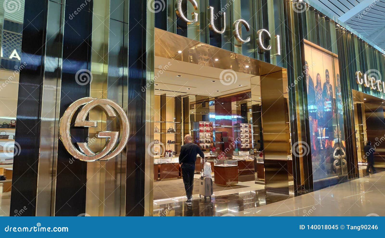 Gucci Shop after Departure Gate for International Flight of Ngurah International Airport - Image of handbags, bali: 140018045