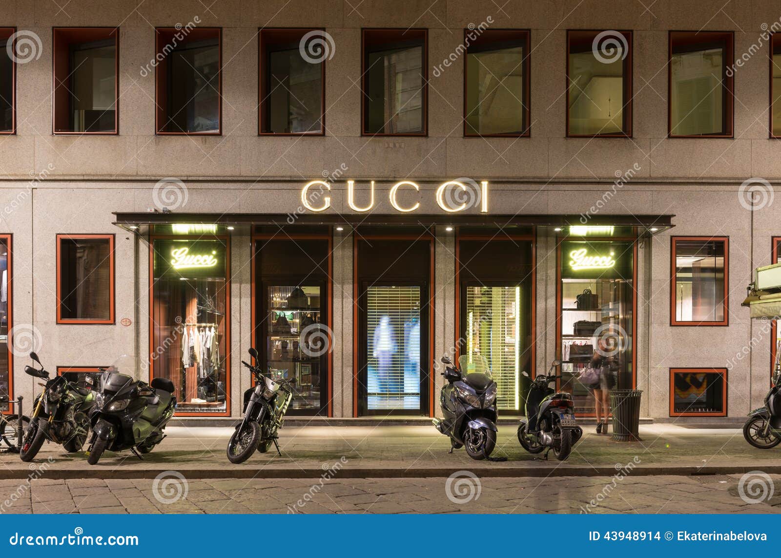 Gucci store in Milan editorial stock image. Image of milano - 43948914