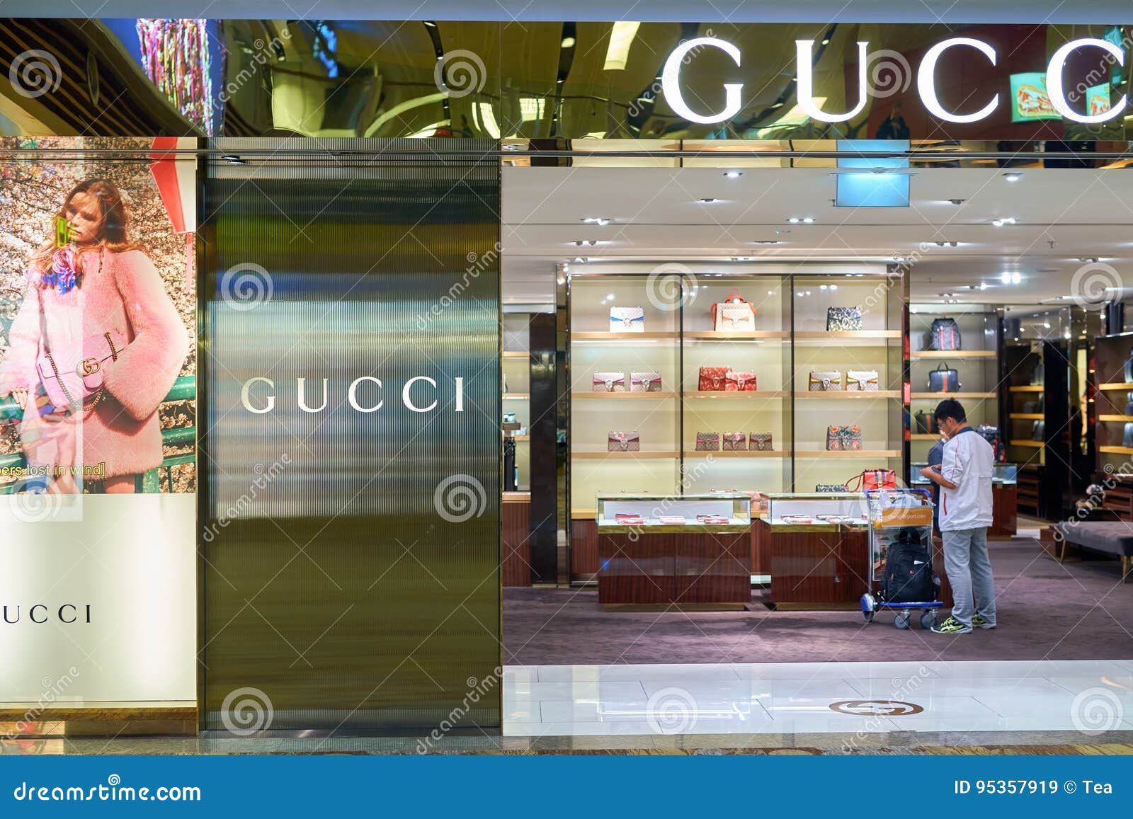 Gucci store editorial stock image. Image of accessories - 95357919