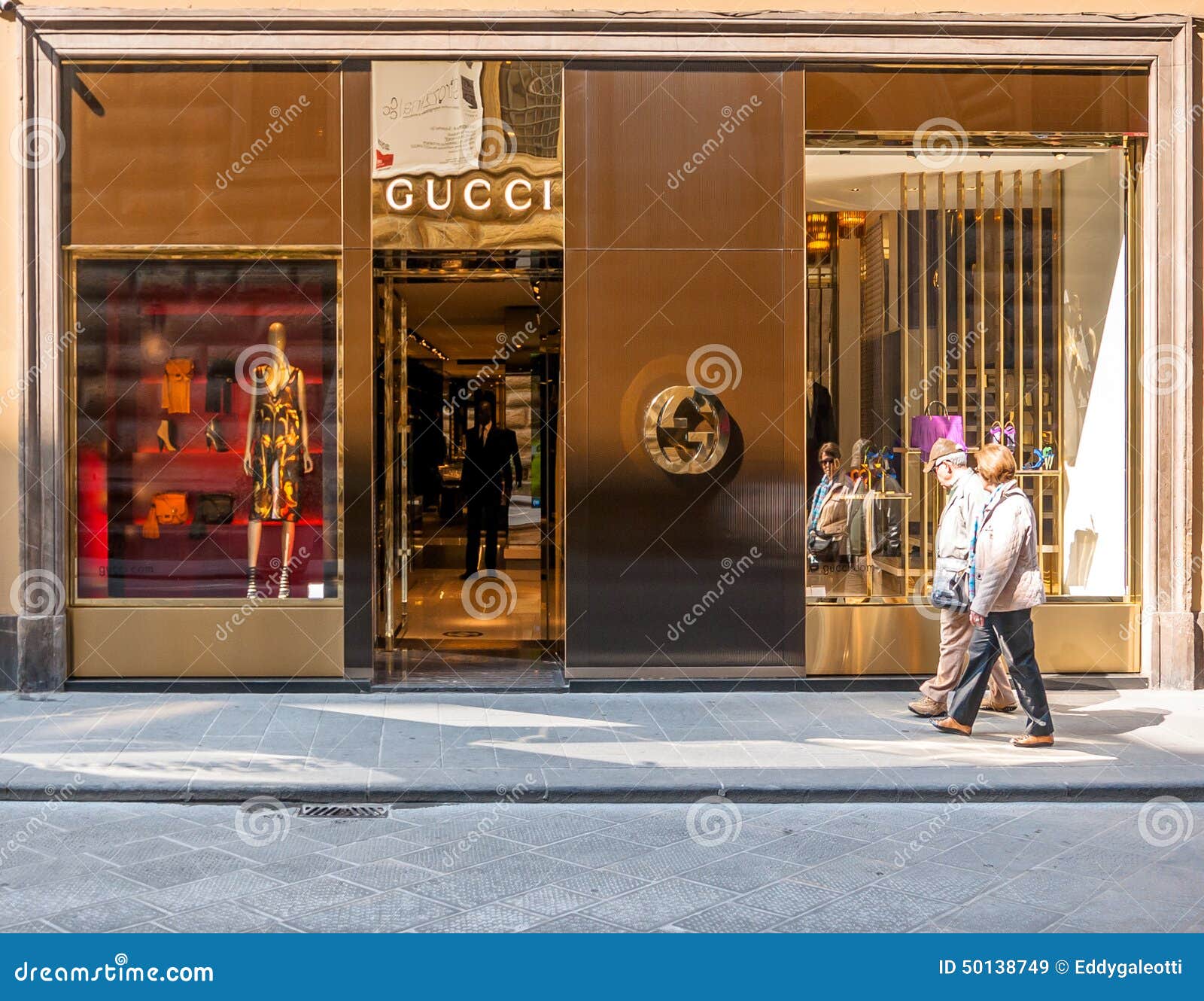 Carrière Drink water Bemiddelen Gucci-Winkel in Florence, Italië Redactionele Stock Afbeelding - Image of  ontspan, artsen: 50138749