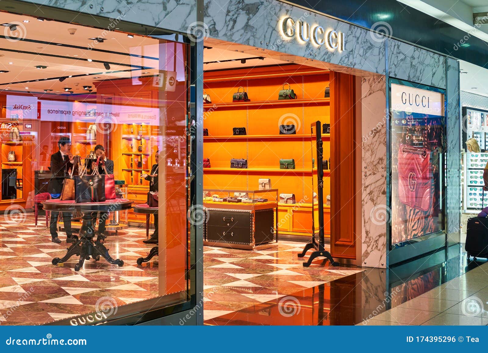 Gucci - Winkel Op De Internationale Luchthaven Van Dubai Redactionele Foto  - Image of winkelfront, winkelen: 174395296