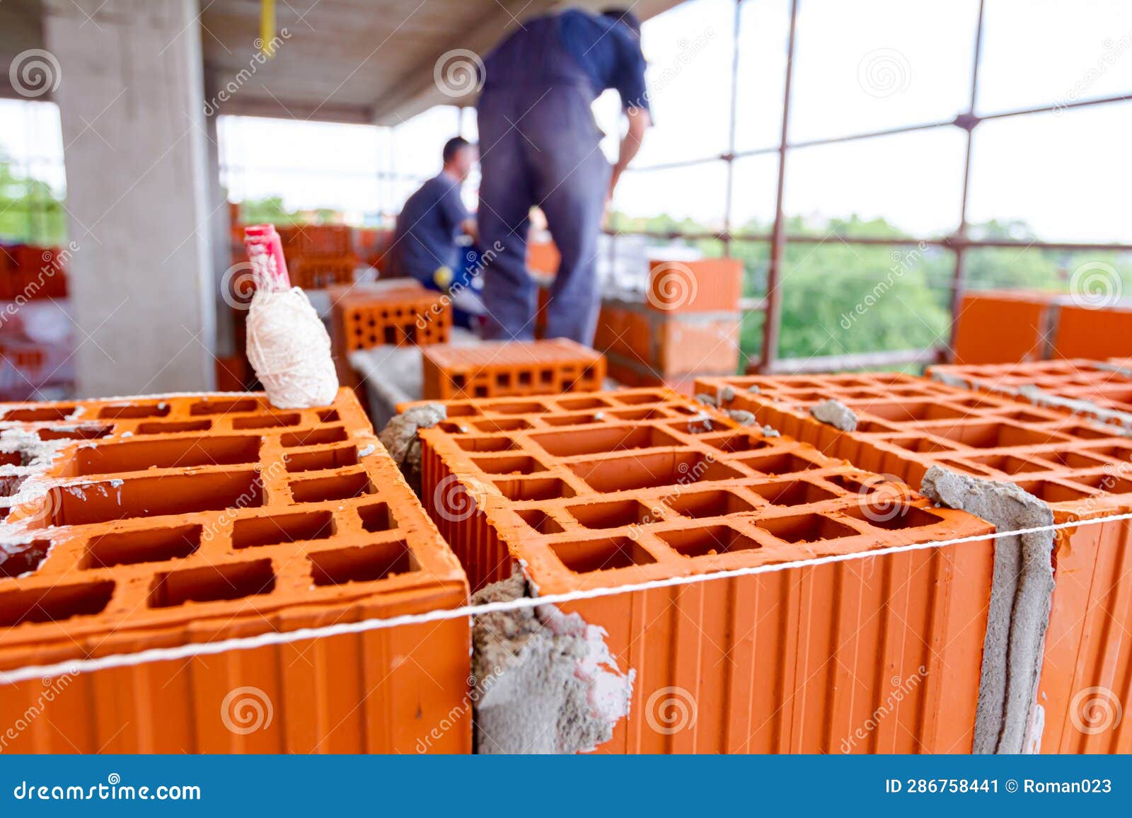 https://thumbs.dreamstime.com/z/guideline-made-fiber-string-plastic-spool-marker-precise-construction-line-placed-red-blocks-tool-to-help-worker-286758441.jpg