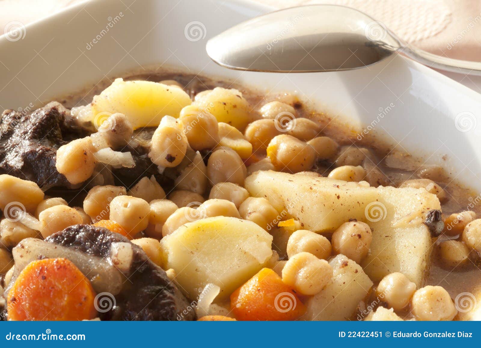 Guisados del garbanzo imagen de archivo. Imagen de cuchara 22422451