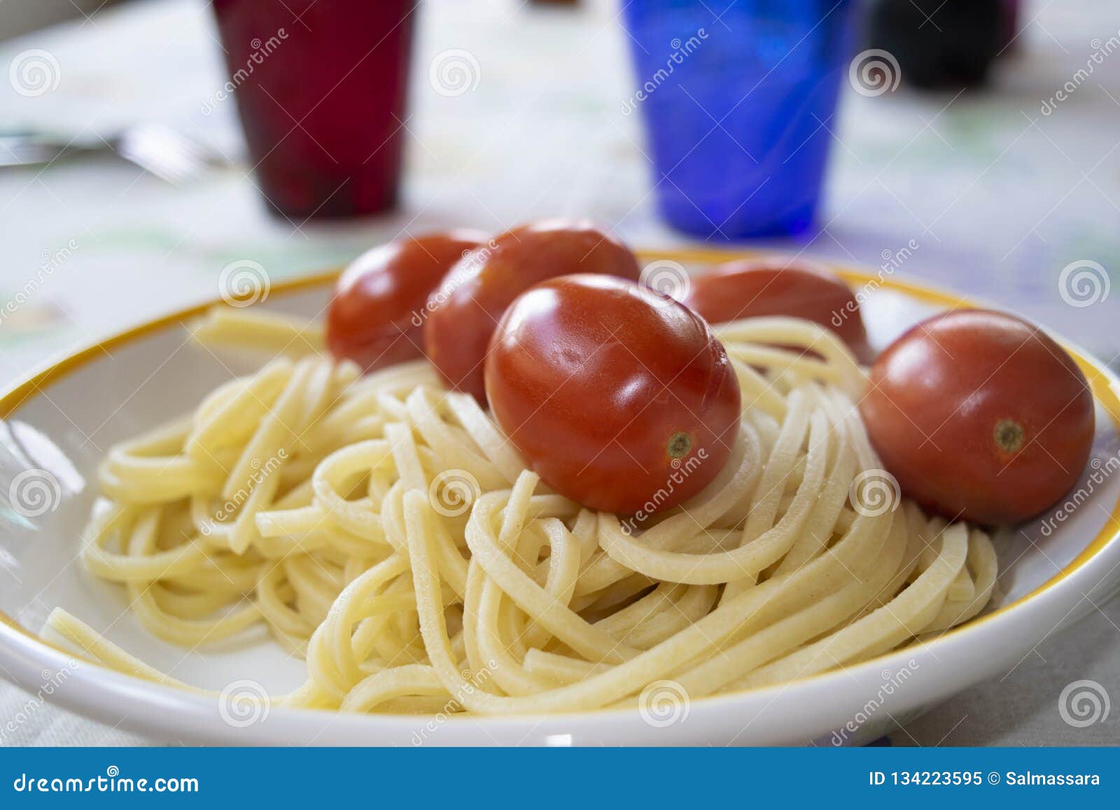 Guitar Spaghetti with Fresh Tomatoes Stock Image Image of pasta