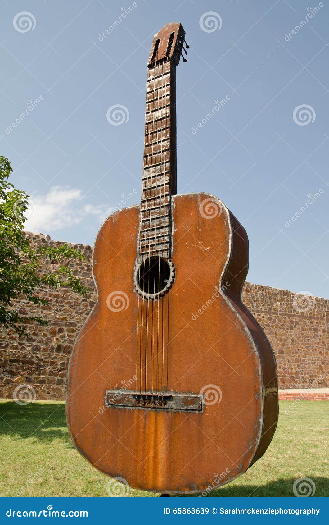Guitar Statue Oklahoma editorial stock image. Image of park 65863639