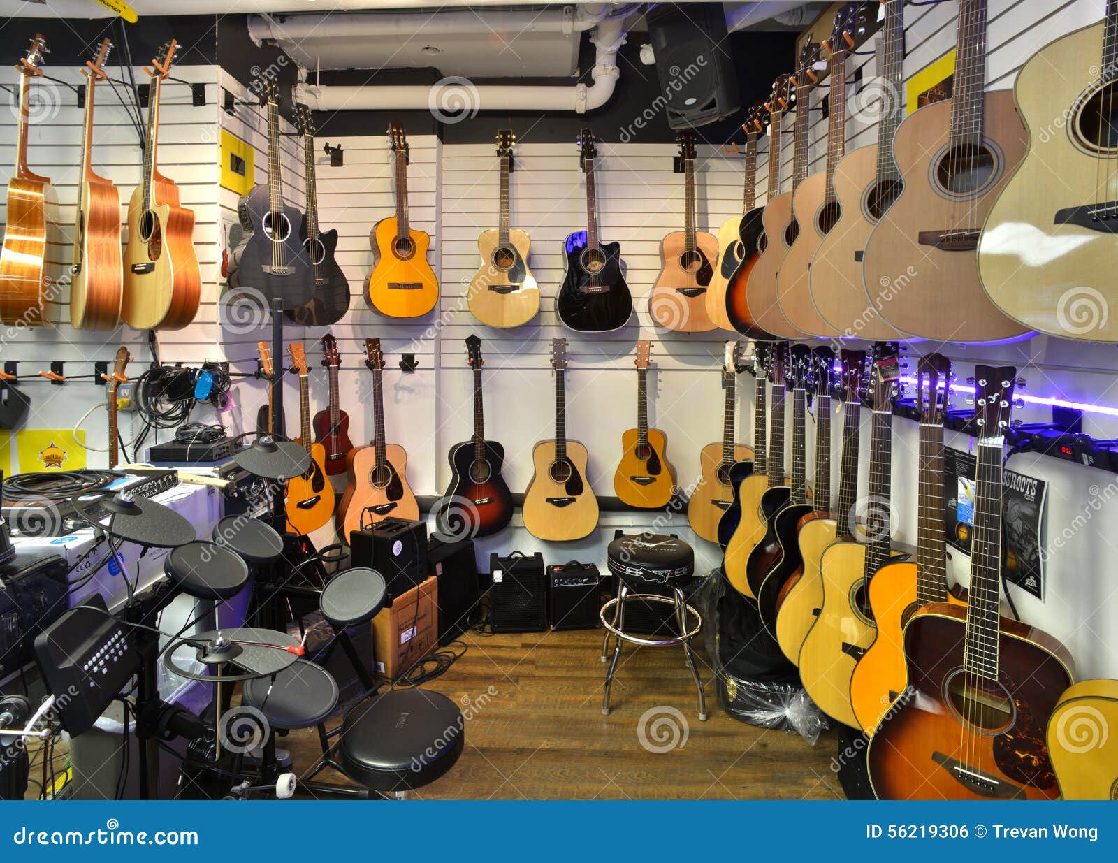Guitar Store Full of Guitars Editorial Photo - Image of percussion, beat:  56219306
