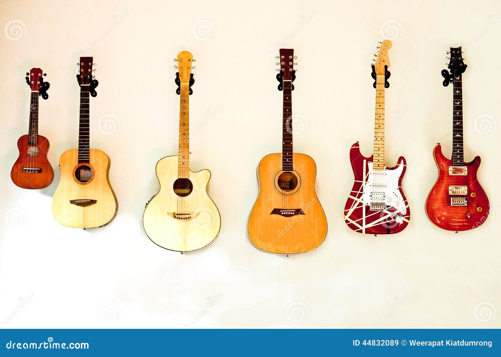 Guitares image stock. Image du roche, métal, acoustique 44832089
