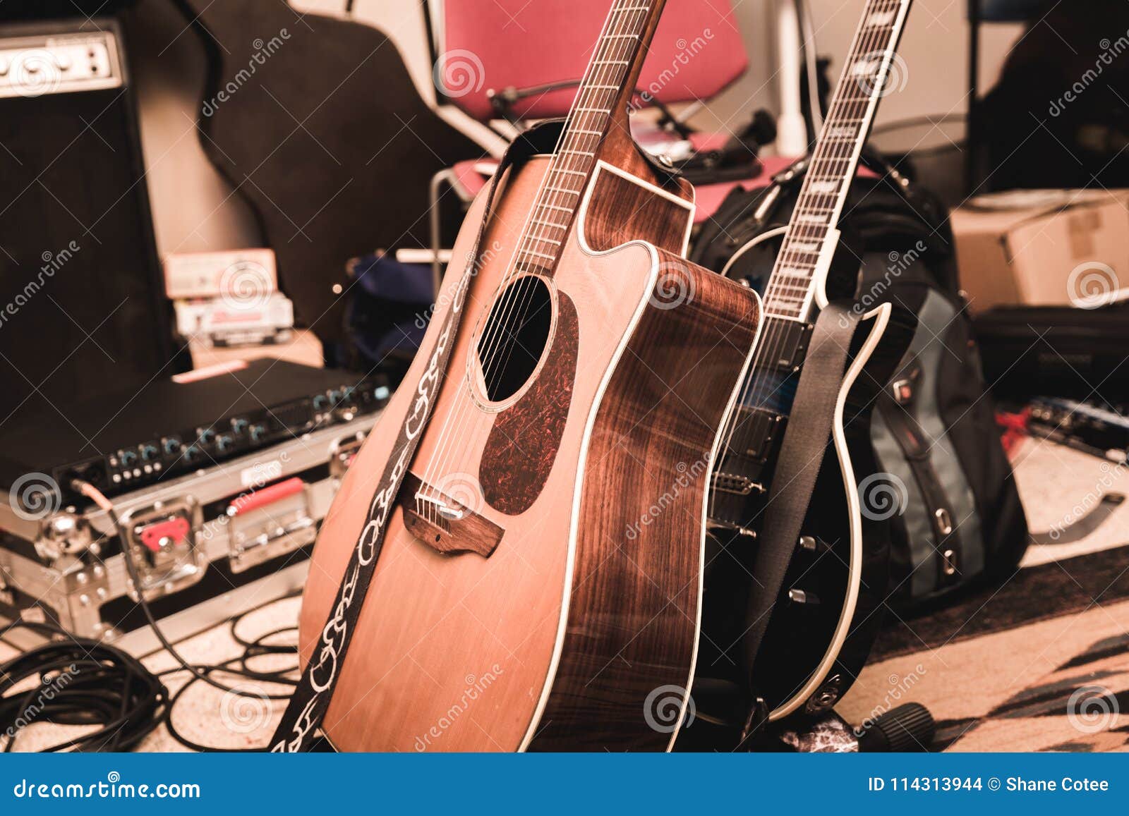Puede ser ignorado contar hasta Culpa Guitarras Y Equipo De La Música En Un Estudio De Grabación Casero Foto de archivo - Imagen de personal, audio: 114313944 Puede ser ignorado contar hasta Culpa Guitarras Y Equipo De La Música En Un Estudio De Grabación Casero Foto de archivo - Imagen de personal, audio: 114313944