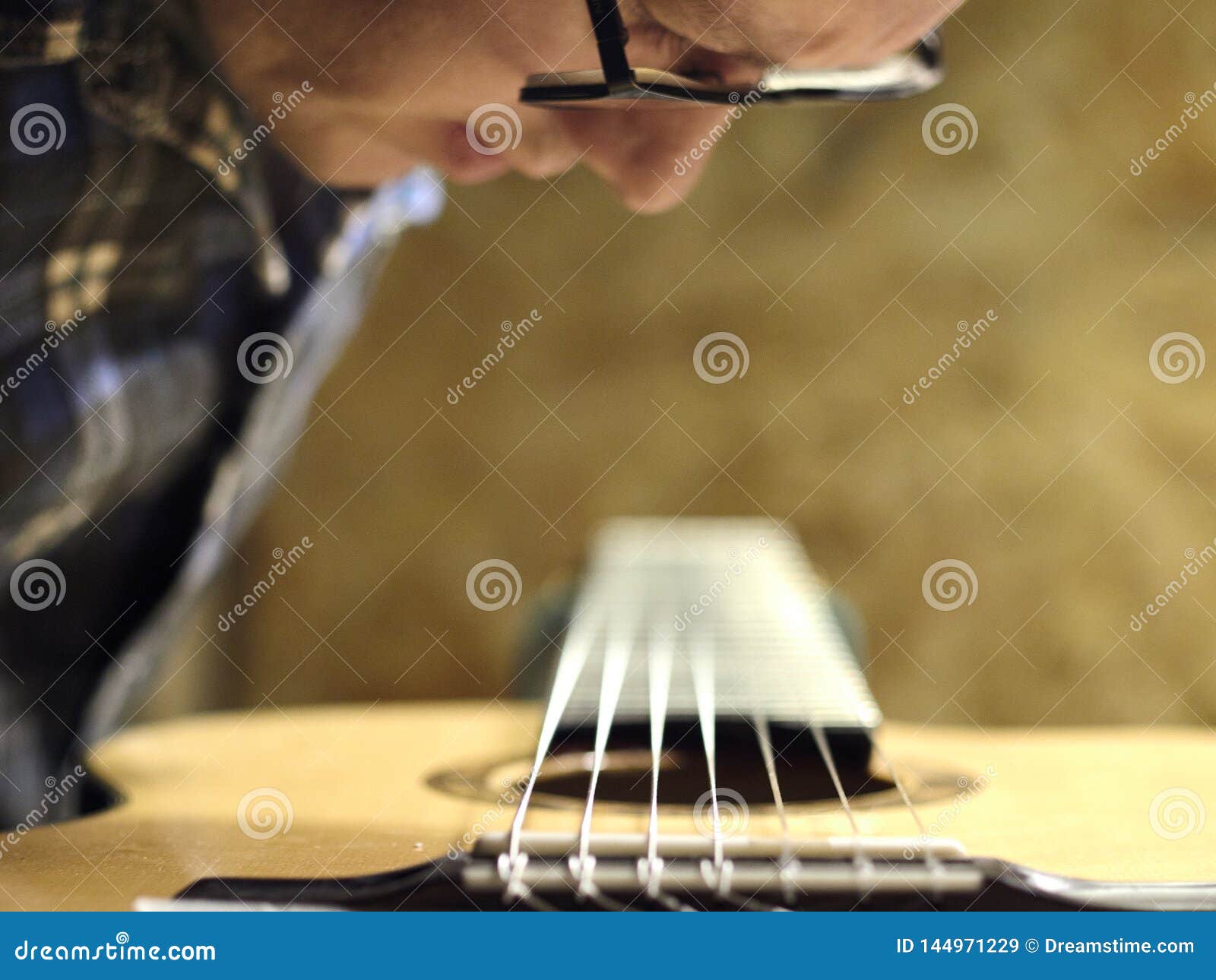 Guitars Luthiers Sets the Strings on a Guitar. Stock Image Image of luthiers, manual 144971229