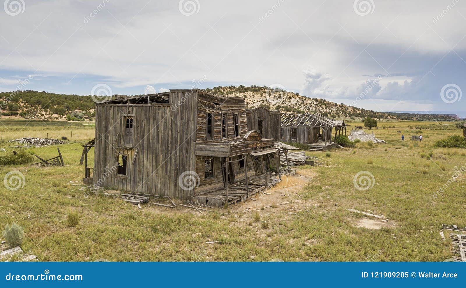 https://thumbs.dreamstime.com/z/gunsmoke-movie-set-southern-utah-blue-sky-s-clouds-121909205.jpg