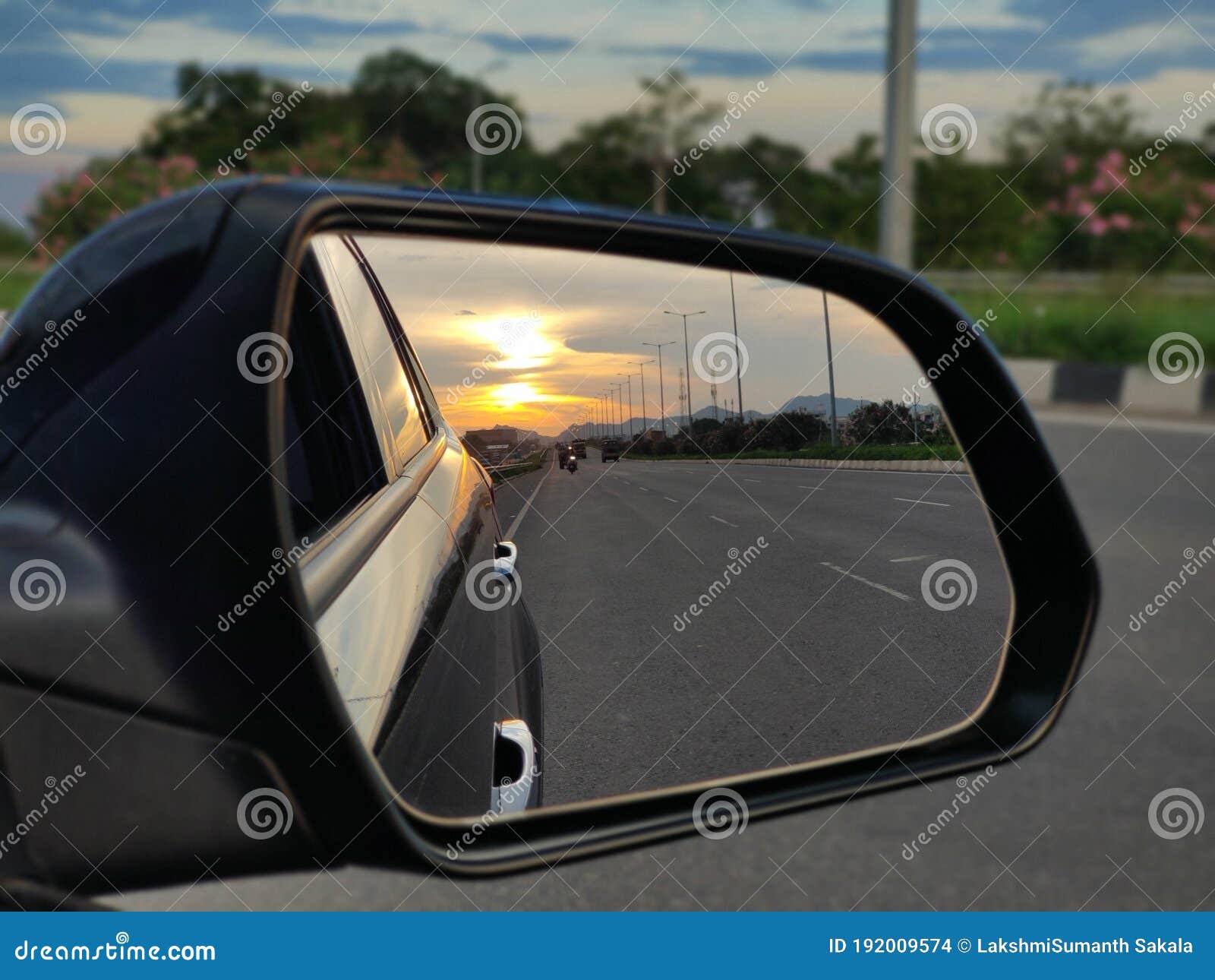 Guntur De Temporarisation Miroir De Voiture Photo stock - Image du