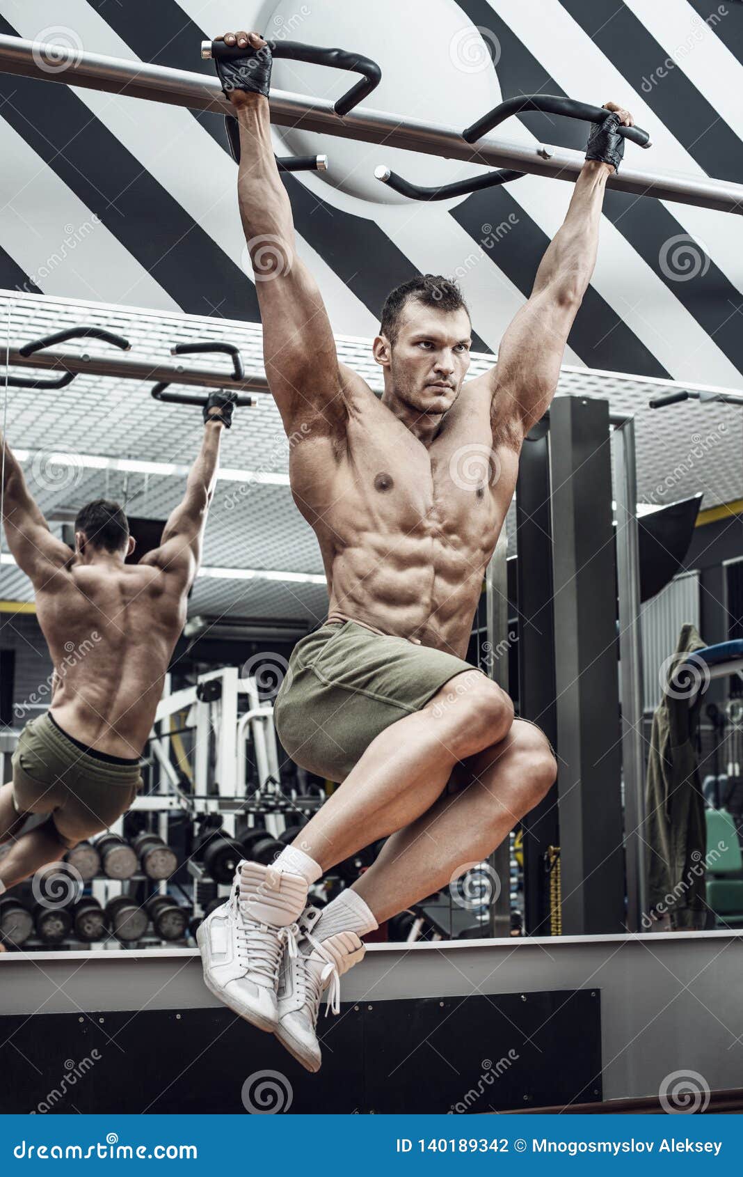 Guy Bodybuilder Do Chinups Stock Photo Image of indoor, pull 140189342