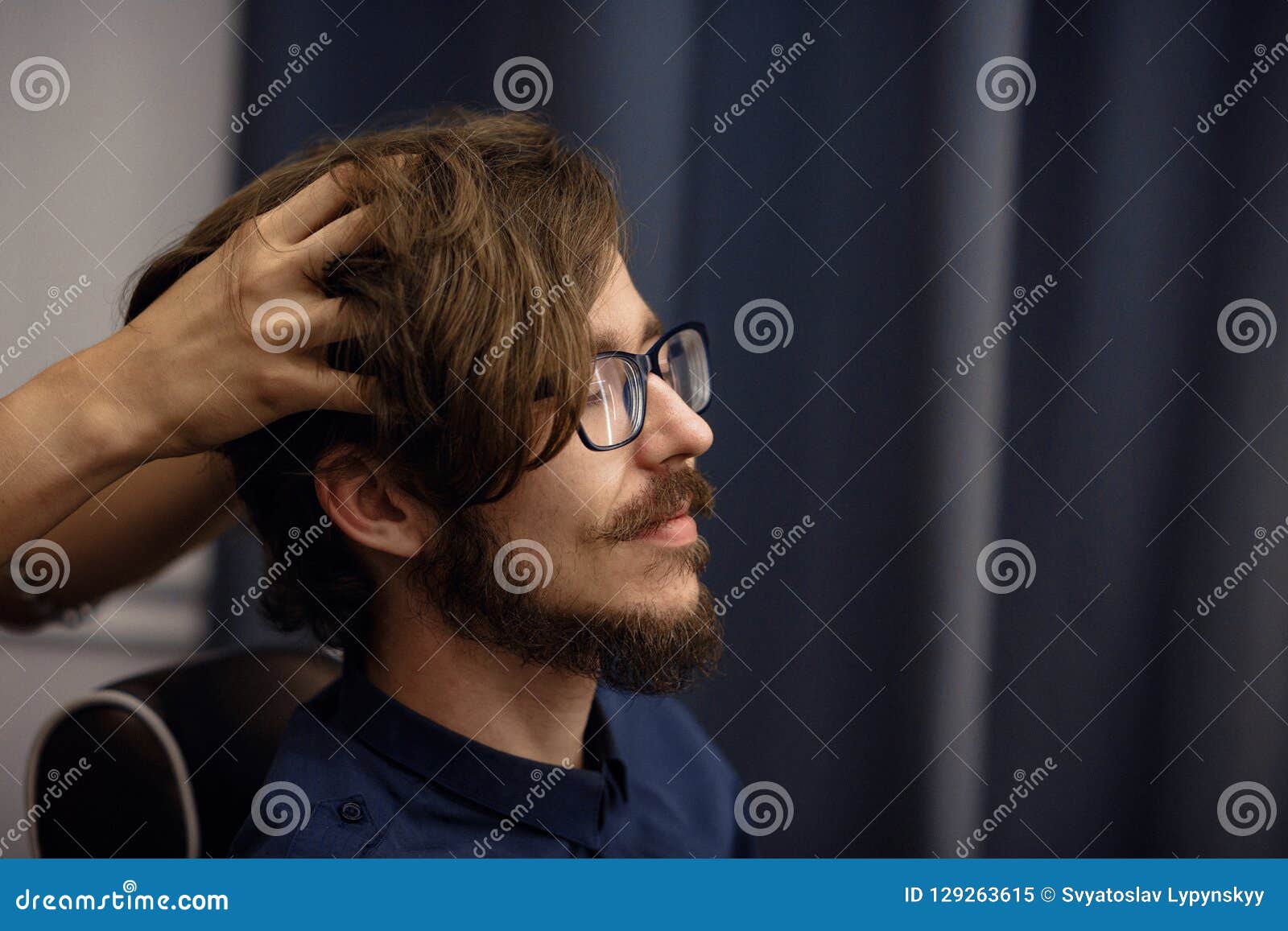 Guy doing a head massage stock image. Image of treatment - 129263615