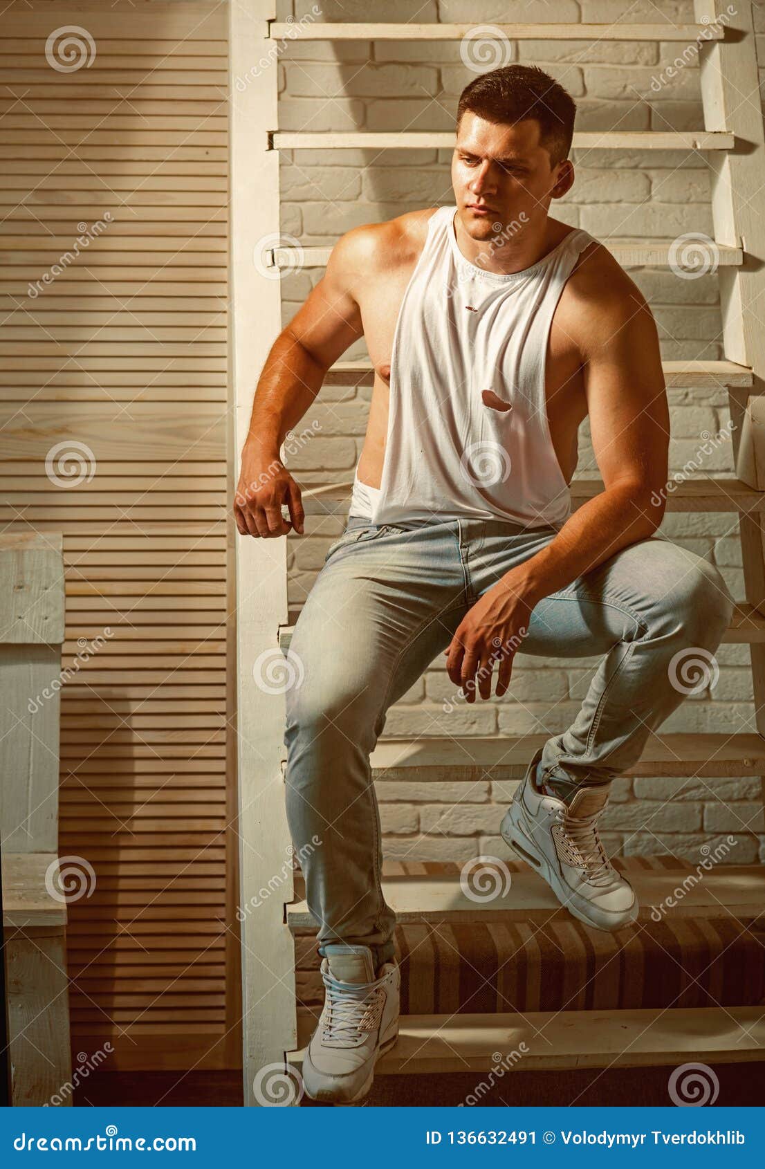 sector Inocente Objetor Guy in Trendy Tank Top and Jeans Fashion. Young Man Sit on Ladder. Athletic  Macho with Muscular Chest and Hands Stock Image - Image of muscle,  sleeveless: 136632491