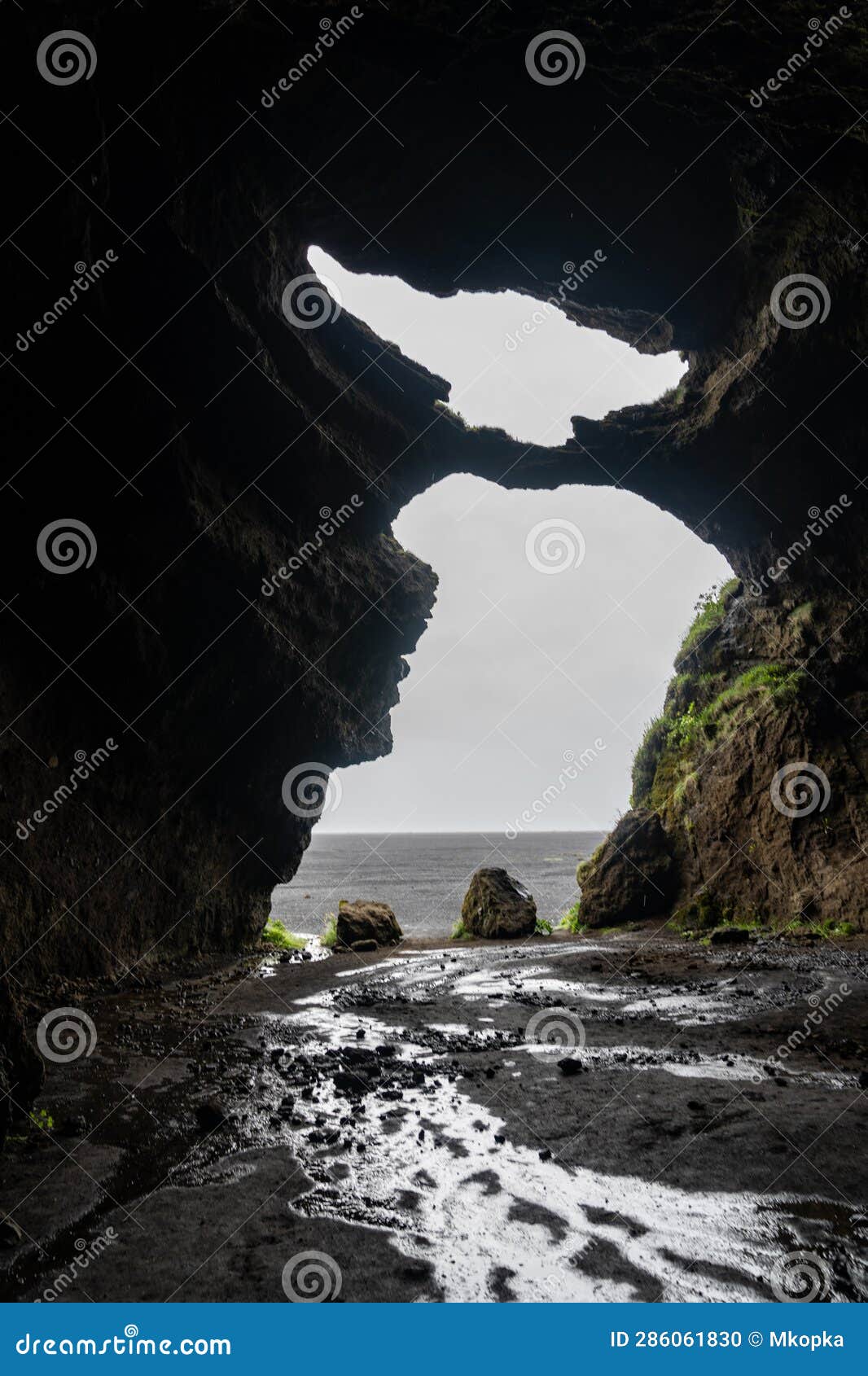 gÃÂ­gjagjÃÂ¡ also known as the yoda cave, hjÃÂ¶rleifshÃÂ¶fÃÂ°i at iceland's south coast