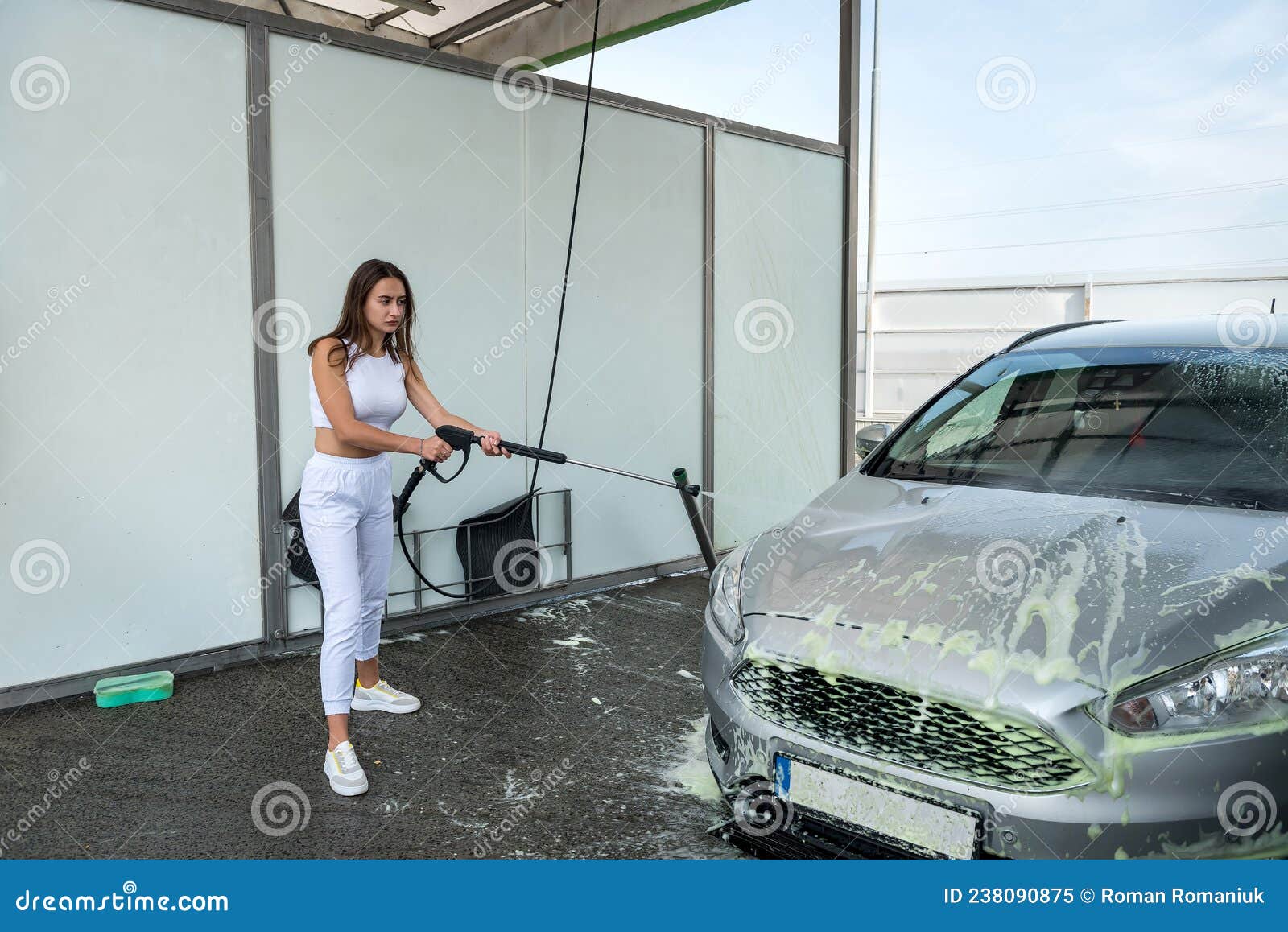 Schwamm über Dem Auto Für Das Waschen Stockbild - Bild von glas