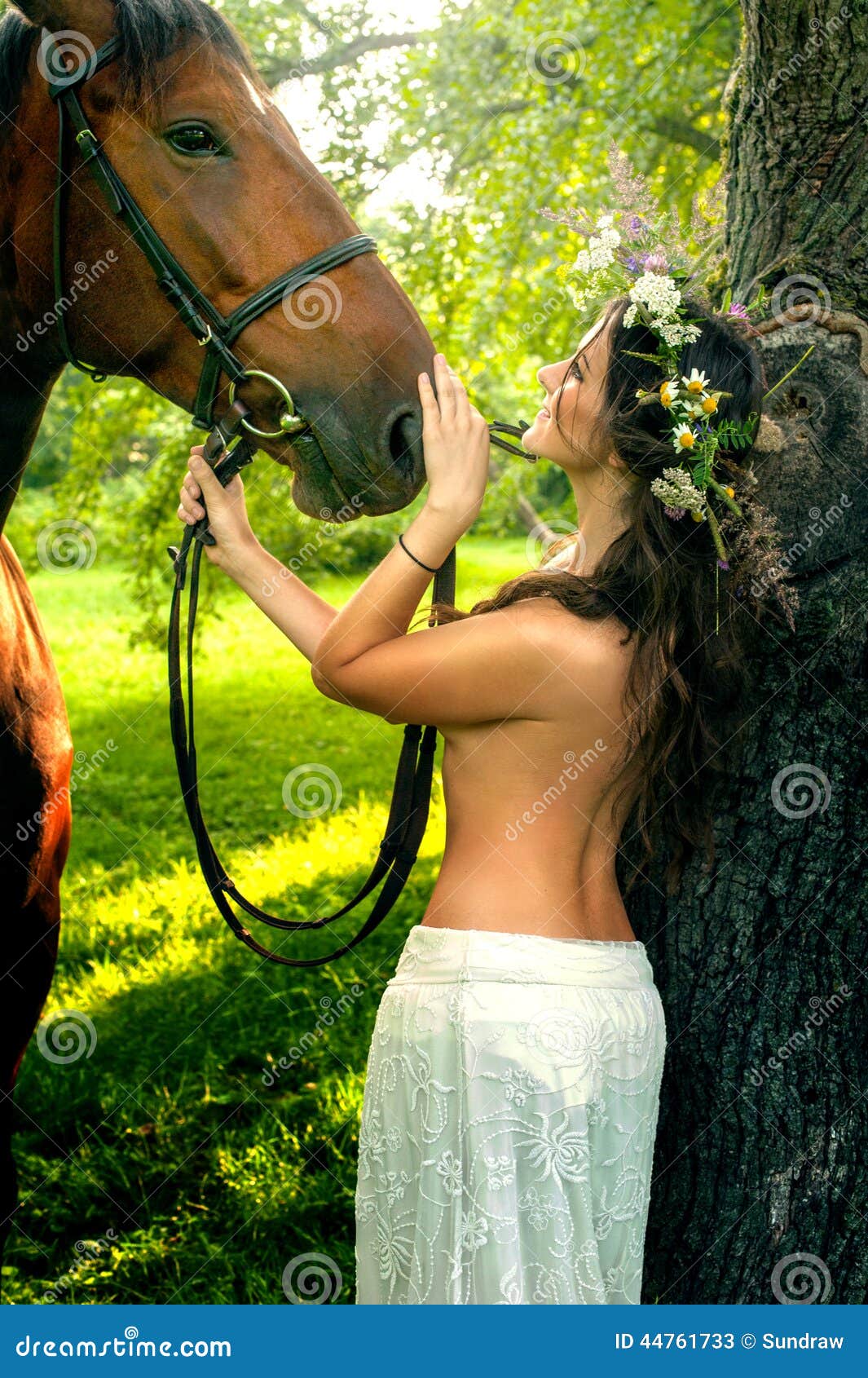 Frau Mit Pferd Nackt
