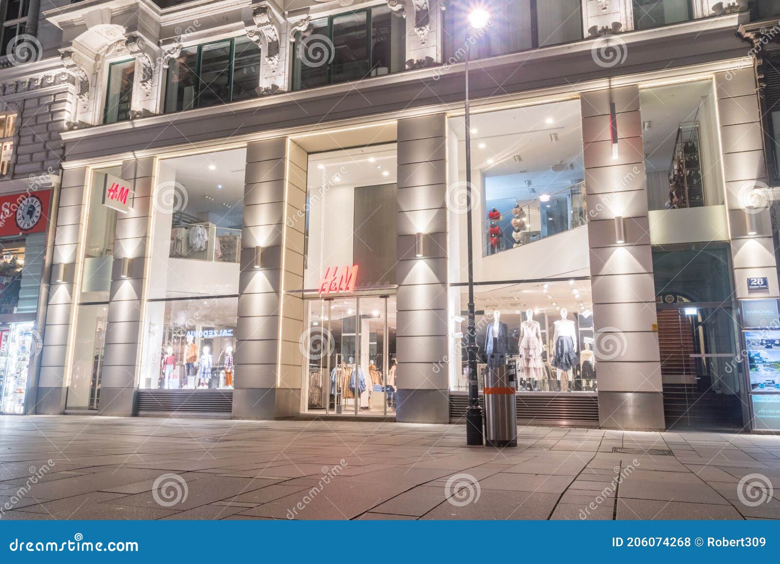 Elasticiteit rivier manipuleren H En M Modewinkel. H En M Hennes En Mauritz Ab is Een Zweedse  Multinationale Onderneming Voor Kleinschalige Kleding Redactionele Stock  Foto - Image of multinationaal, manier: 206074268