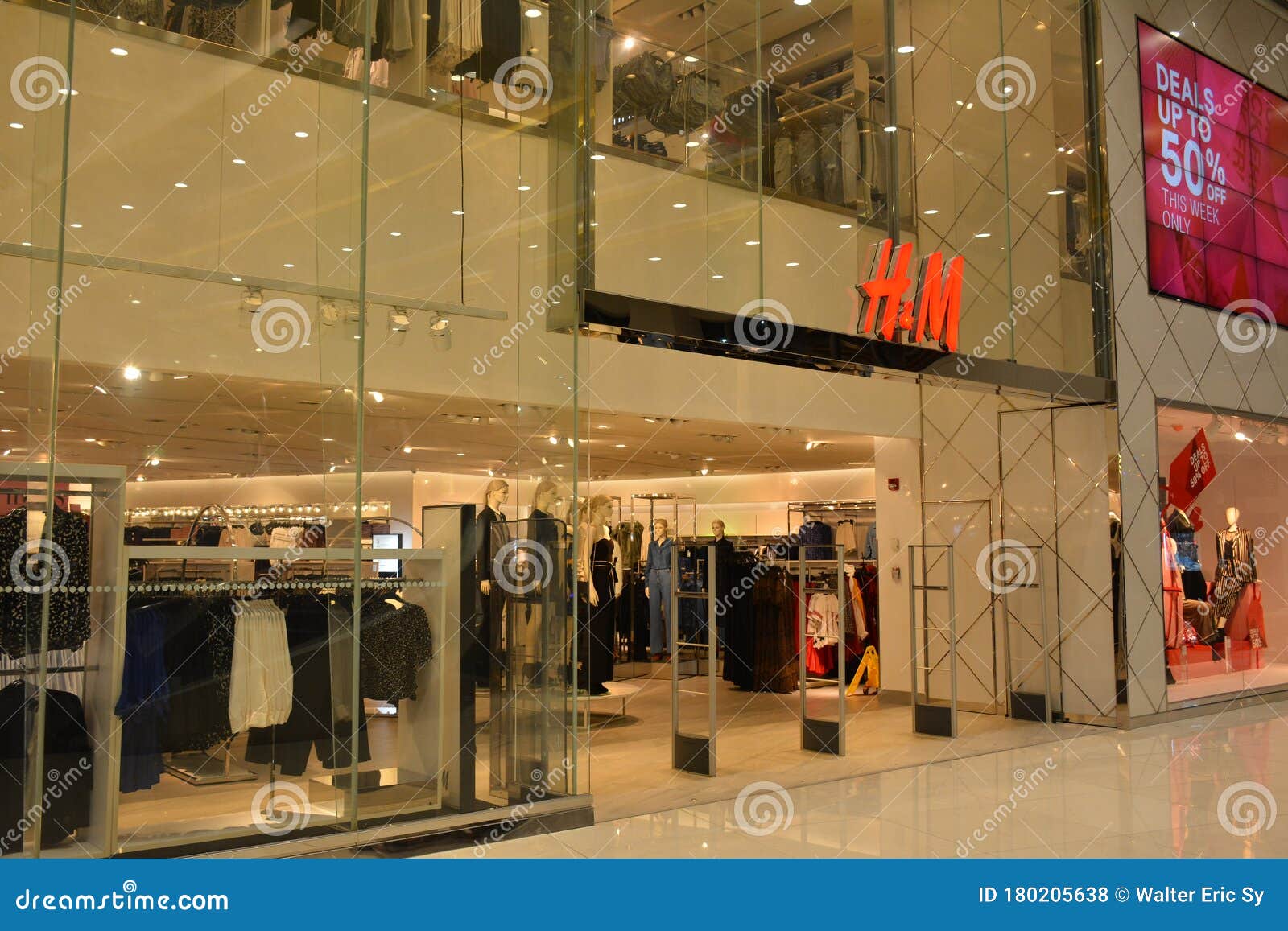 H and M Facade in Mandaluyong, Philippines Editorial Stock Photo ...