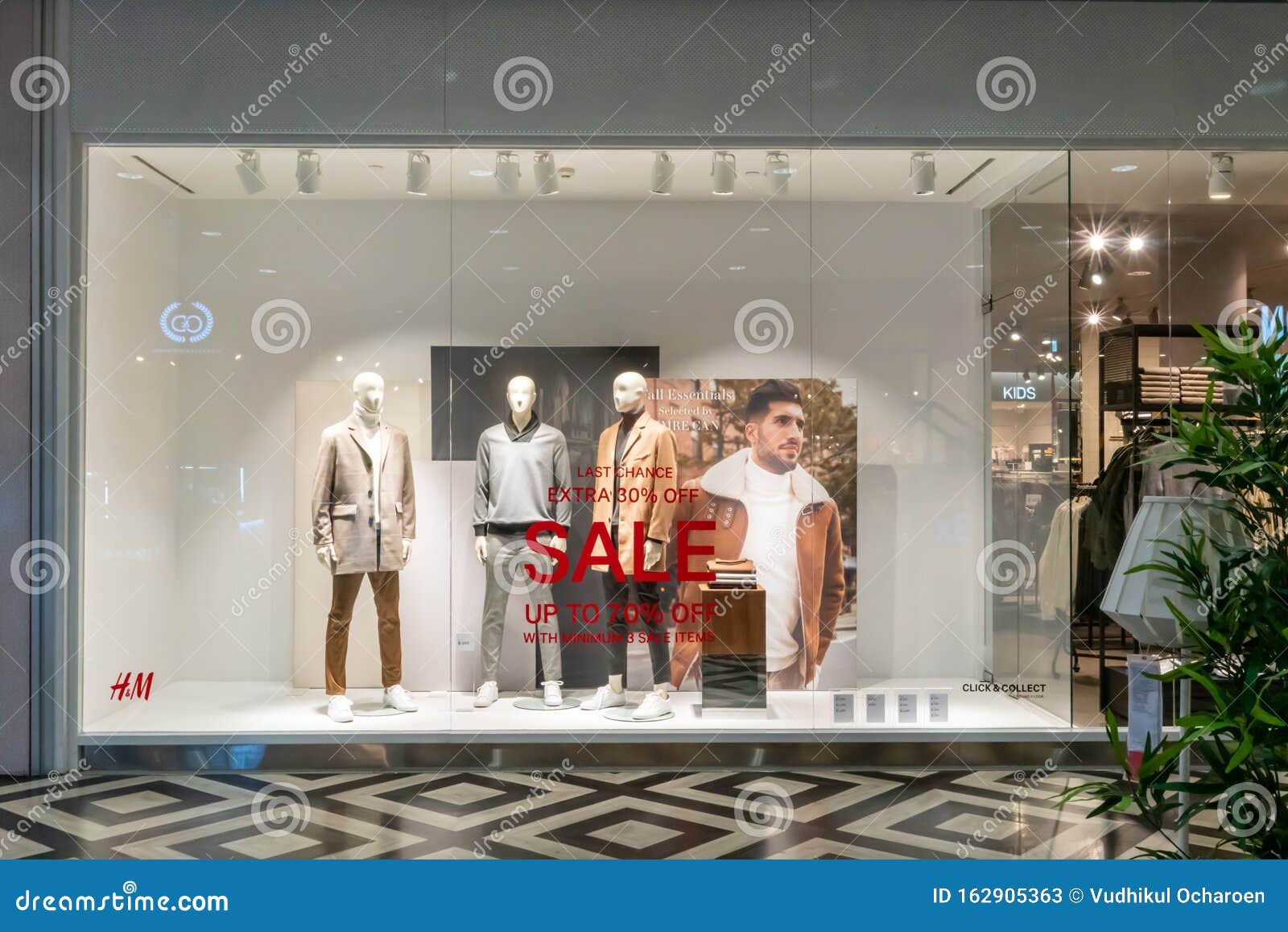 H&M Shop at Emquatier, Bangkok, Thailand, Oct 23, 2019 Editorial Stock Photo - Image of mannequin, high: 162905363 H&M Shop At Emquatier, Bangkok, Thailand, Oct 23, 2019 Editorial Stock Photo - Image Of Mannequin, High: 162905363
