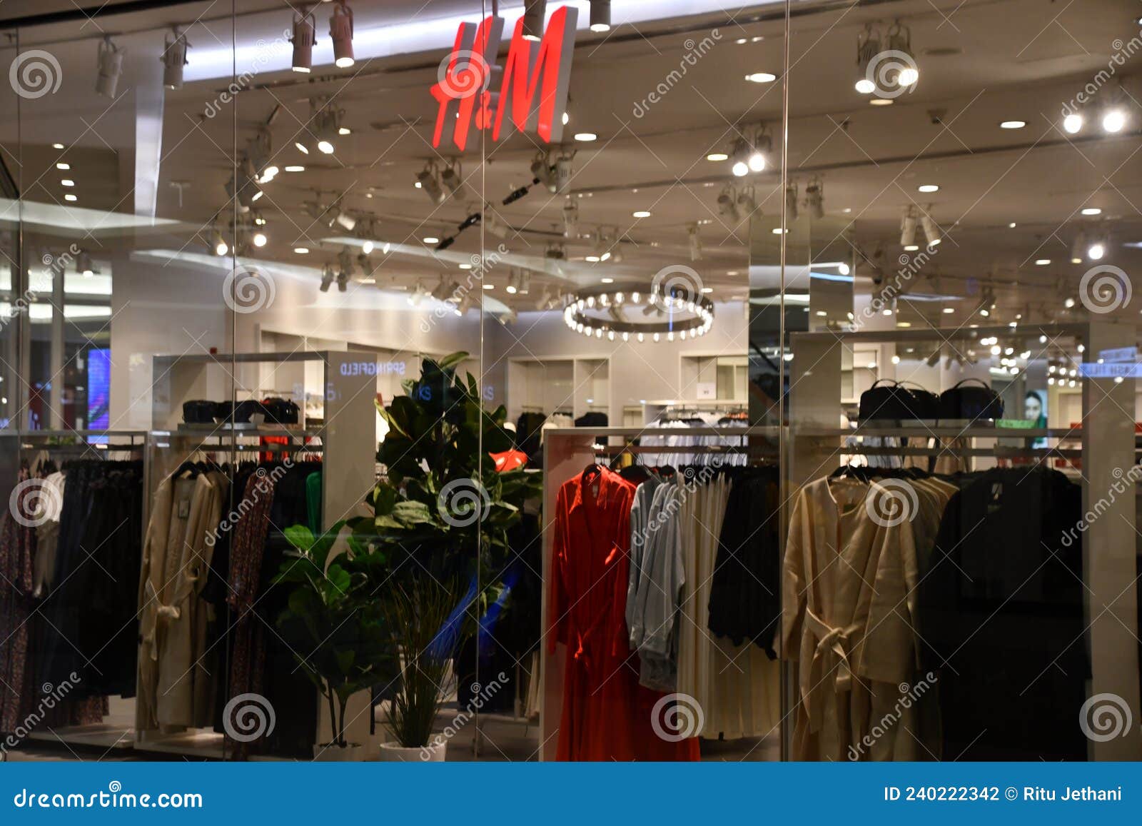 H&M Store at BurJuman Shopping Mall in Dubai, UAE Editorial Photography ...