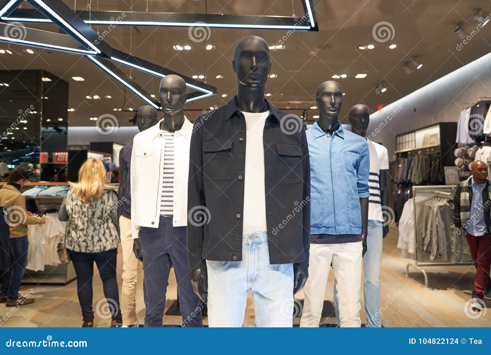 H&M store editorial stock image. Image of handm - 104822124