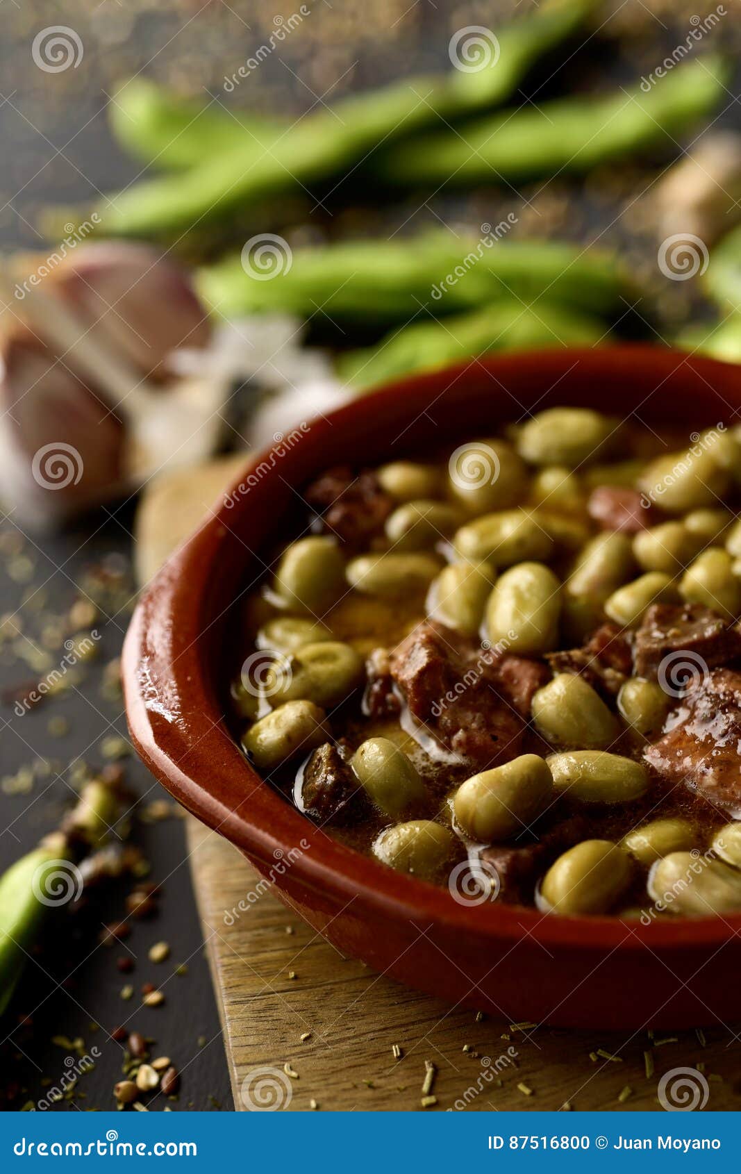 habas a la catalana, a spanish recipe of broad beans