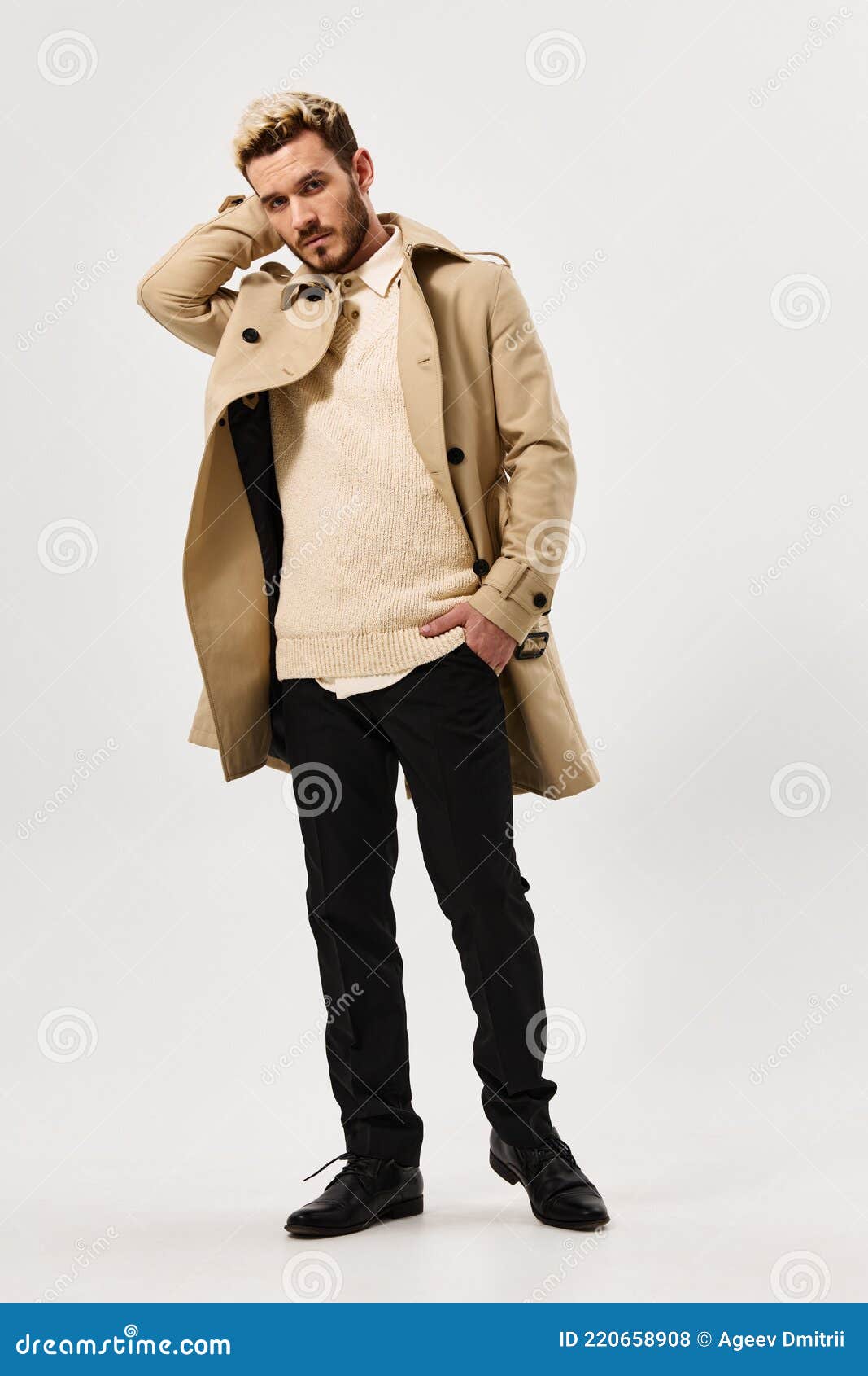 Habit Homme Moderne Style Mode Pleine Hauteur Mode De Vie Photo stock -  Image du beige, actif: 220658908