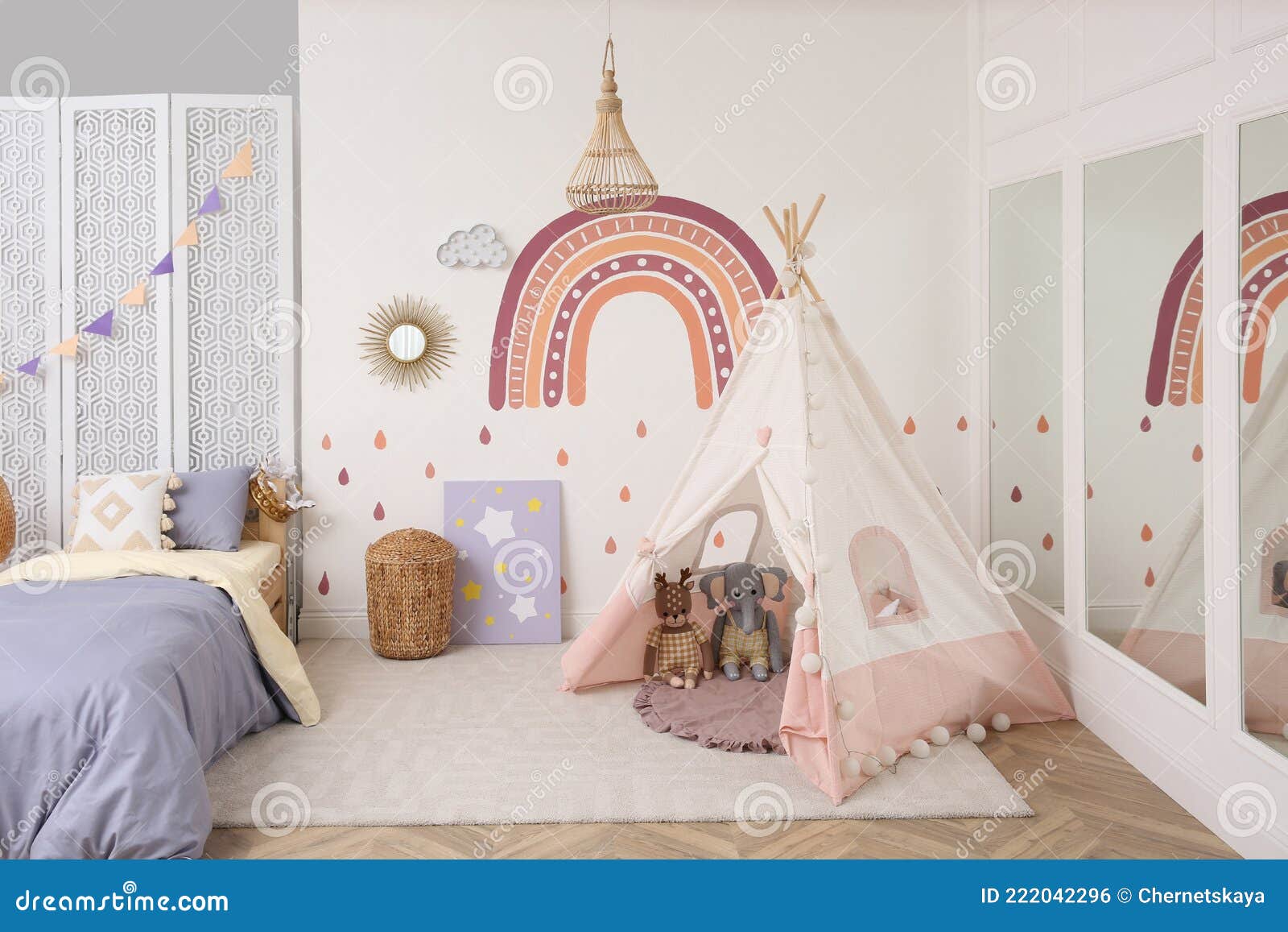 Habitación Elegante Con Cama Y De Campaña Para Niños. Diseño Interior Foto de archivo - Imagen de jovencito, color: 222042296