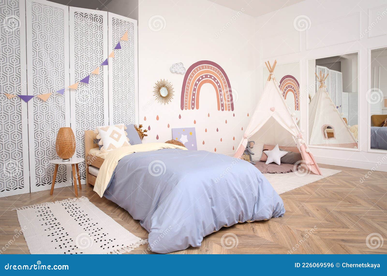 Habitación Elegante Cama Y De Campaña Para Niños. Diseño Interior Foto de archivo - Imagen de pintura: 226069596
