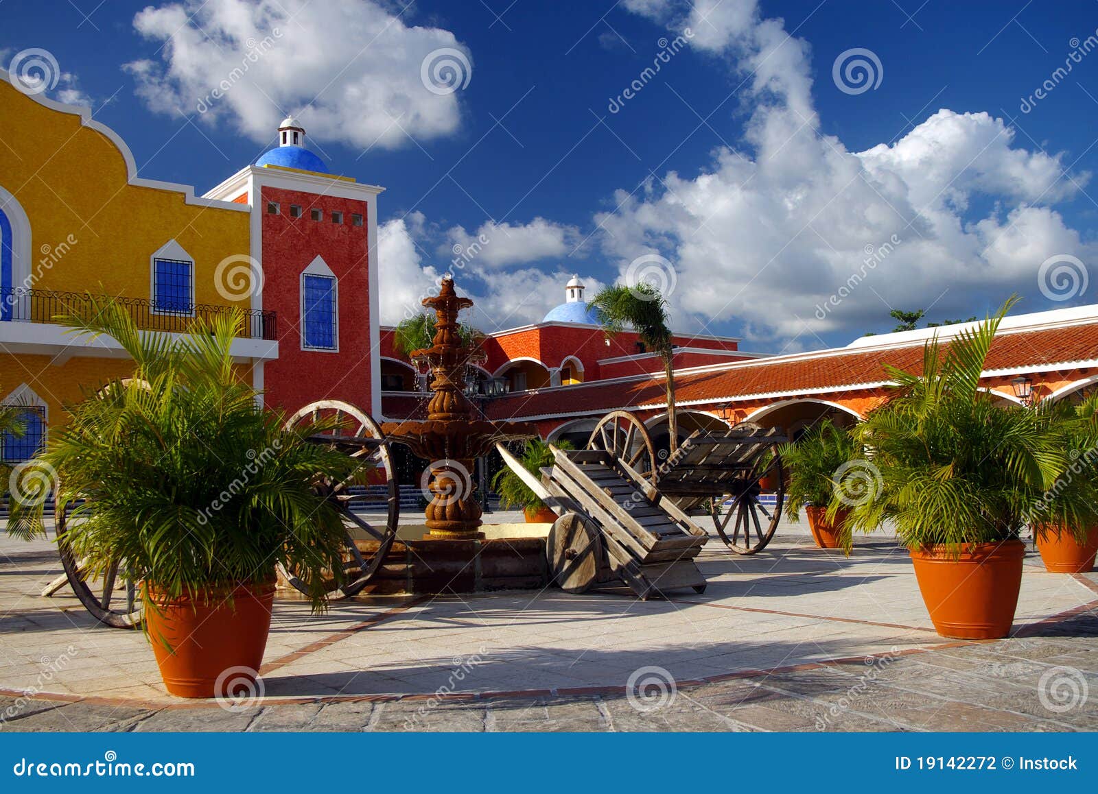 Hacienda colonial española foto de archivo. Imagen de edificios 19142272