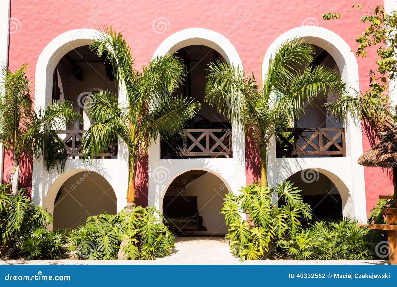 Hacienda española vieja foto de archivo. Imagen de puerta 40332552