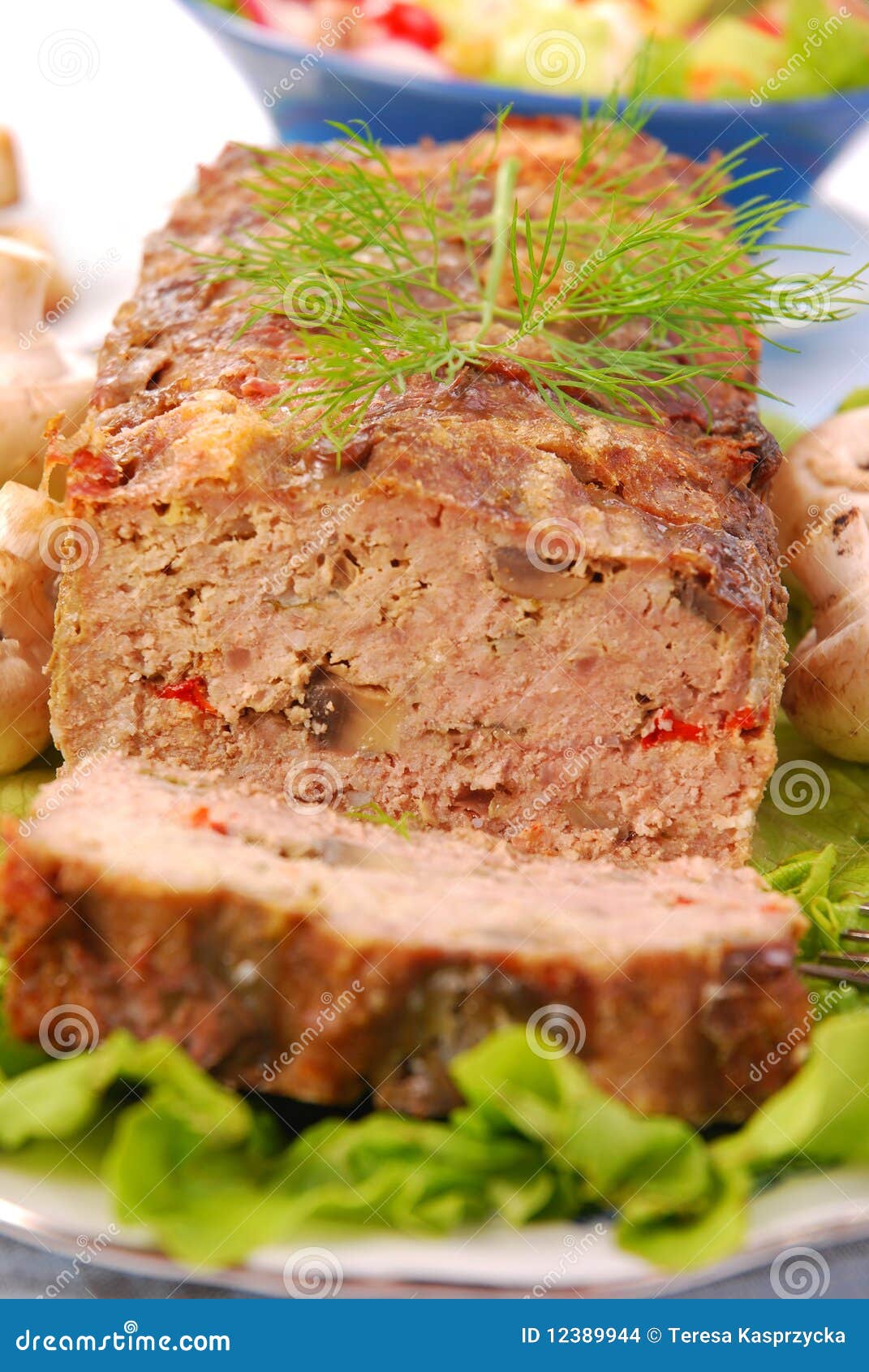 Hackbraten Mit Pilzen Und Paprika Stockfoto - Bild von dill, braten ...