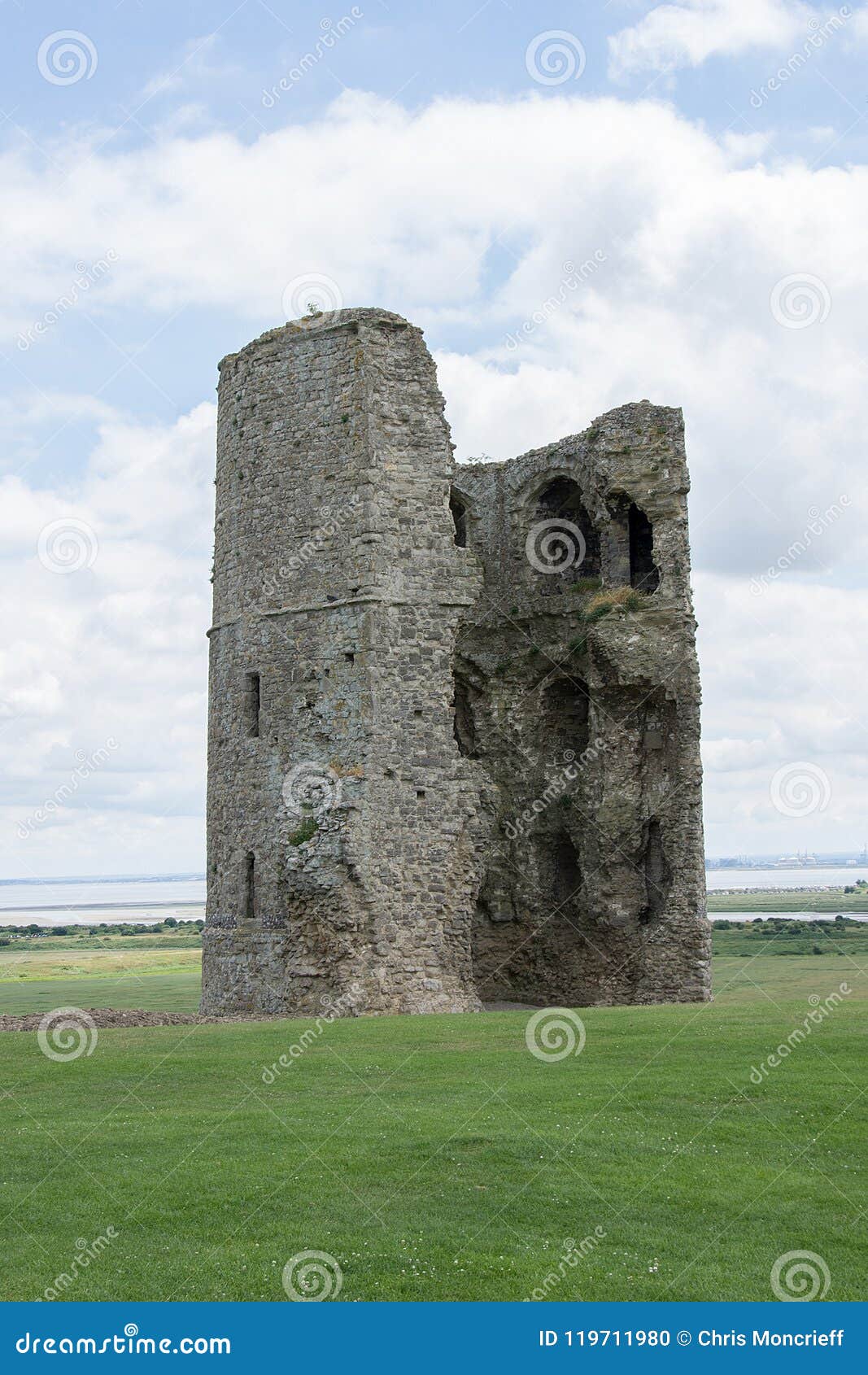 Hadleigh-Schloss Essex England. Hadleigh-Schloss ist eine ruinierte Verstärkung in der englischen Grafschaft von Essex und übersieht die Themse-Mündung Errichtet nach 1215 während der Herrschaft von Henry III Die Überreste des Südwestturms