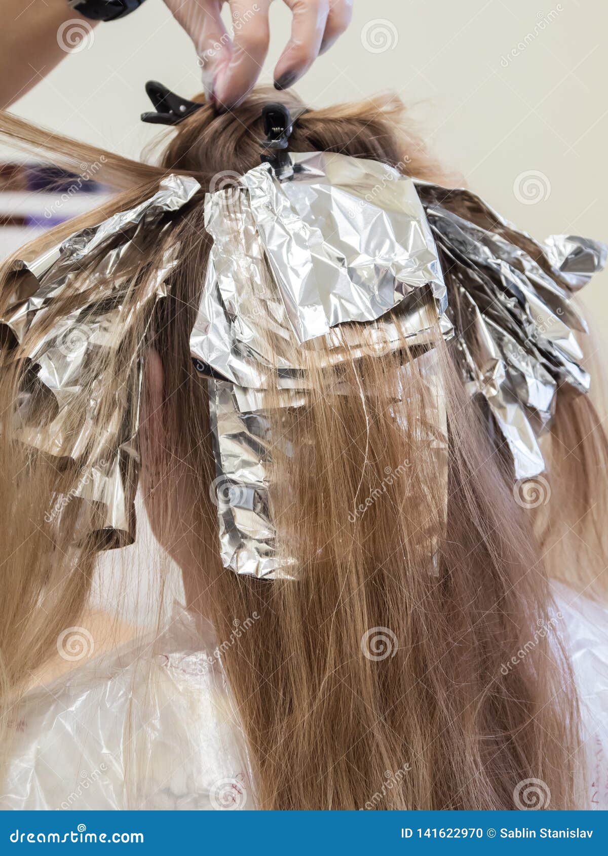 Hair Highlights in the Beauty Salon. Stock Photo - Image of highlights, hair: 141622970 Hair Highlights in the Beauty Salon. Stock Photo - Image of highlights, hair: 141622970