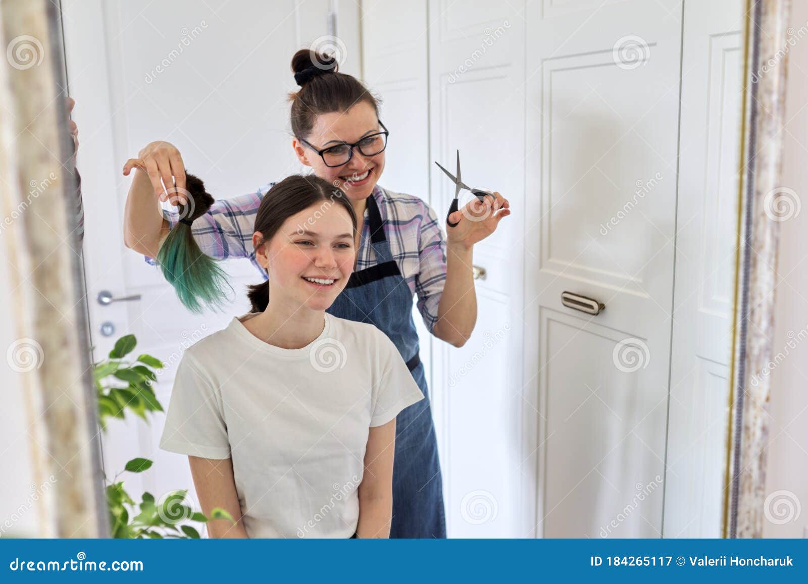 Haircut at Home, Mom Cuts Daughters Hair, Woman Cuts Dyed Unhealthy
