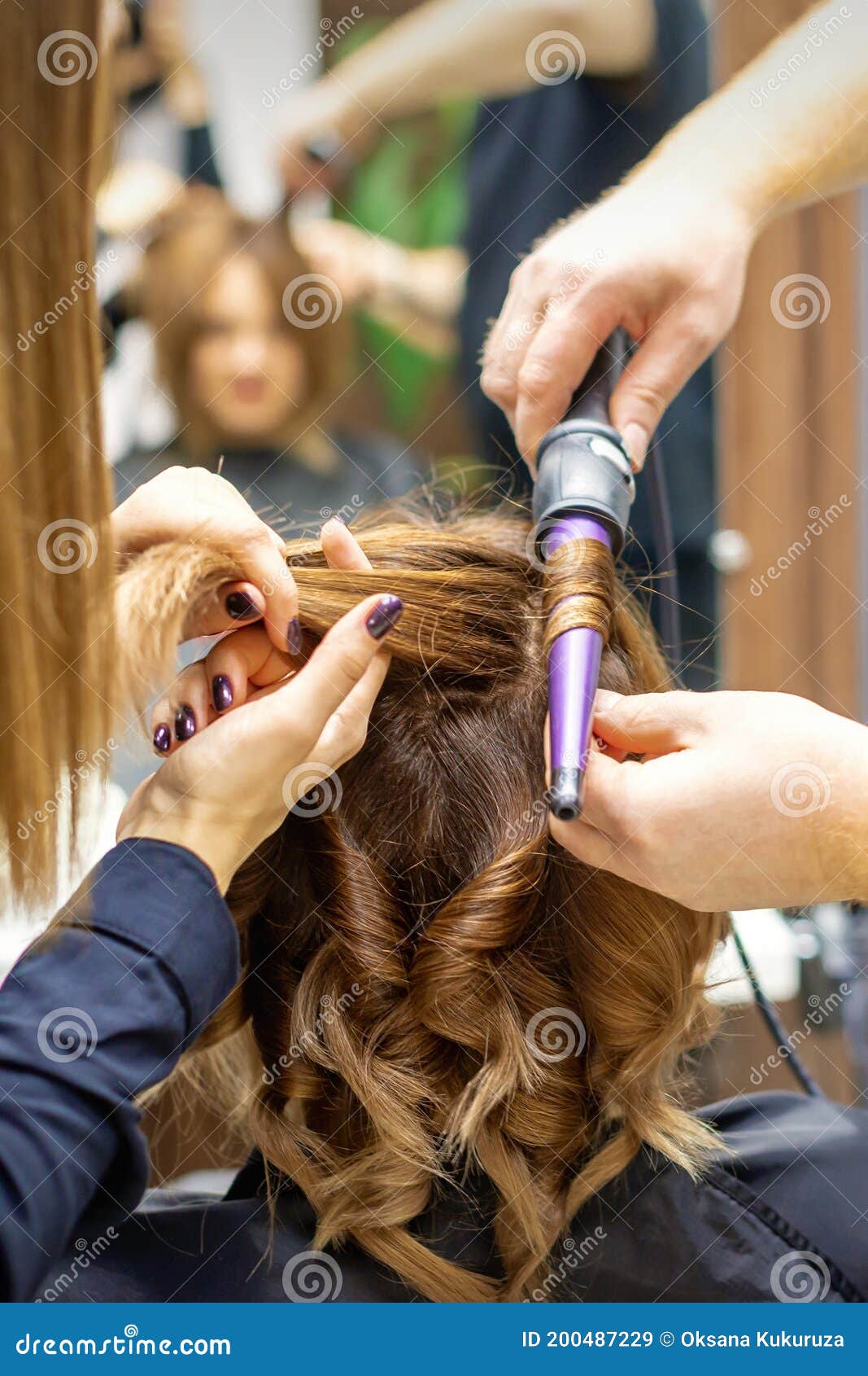 hairdresser curling iron