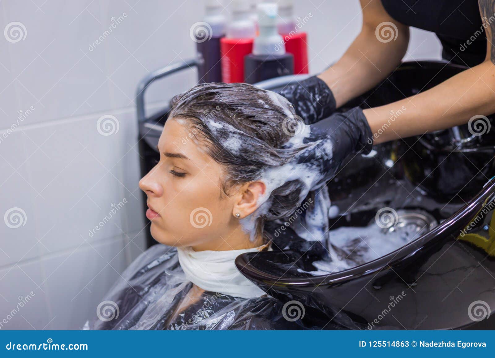 Hairdresser Washing Hair of Woman Client Stock Image - Image of barbershop,  occupation: 125514863