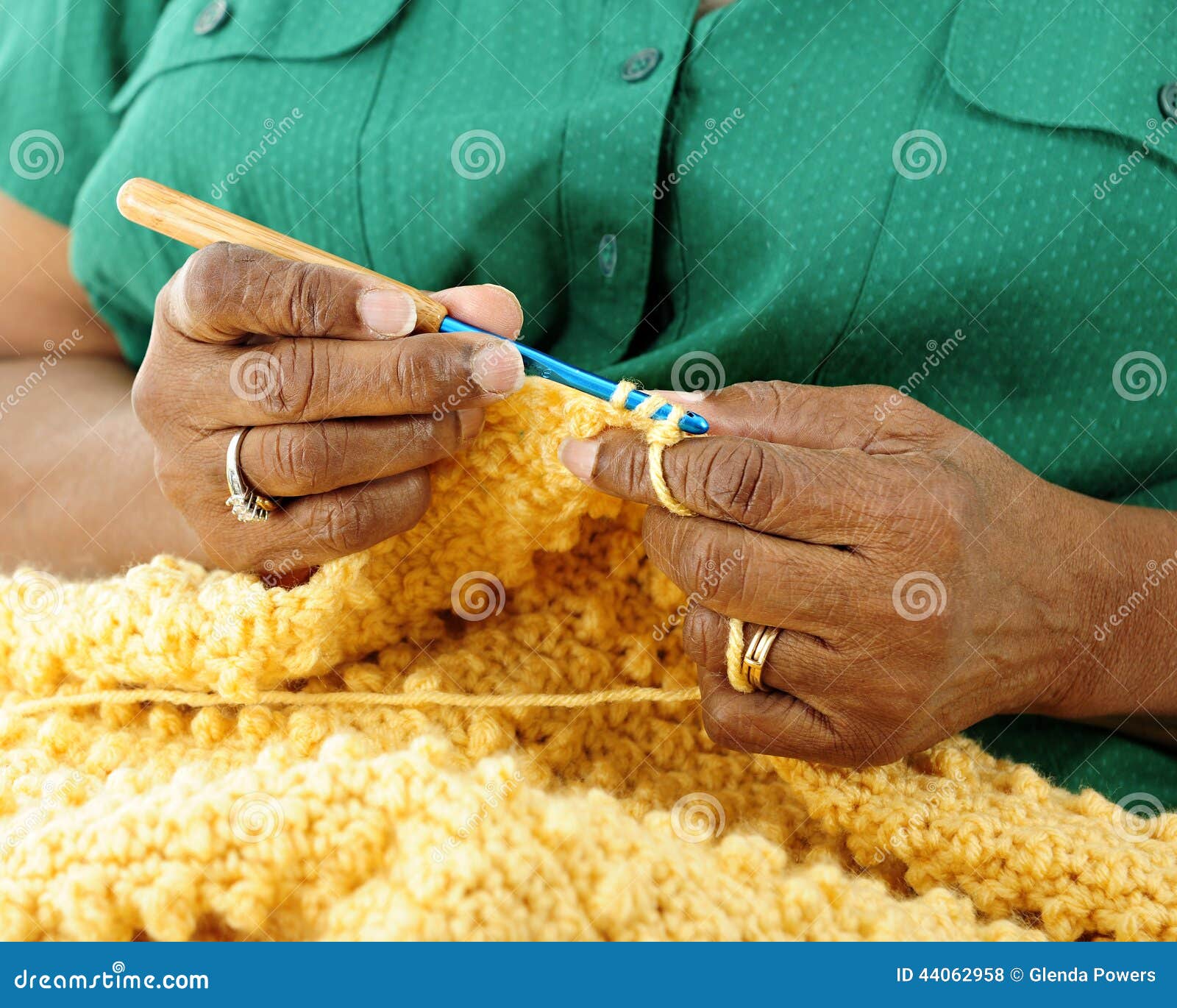 Hakende handen stock foto. Image of groen, ringen, naalden - 44062958