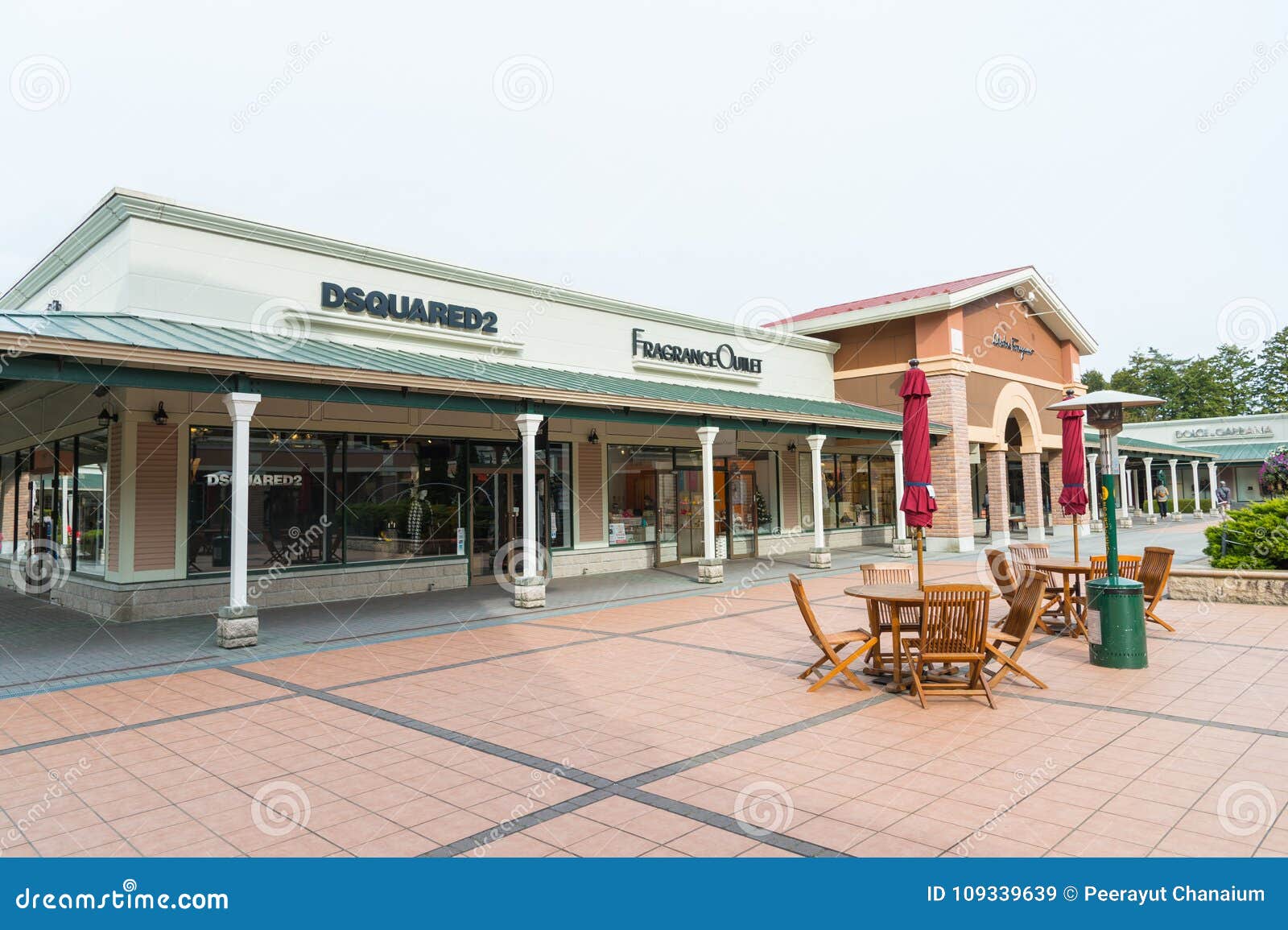 dsquared2 premium outlets